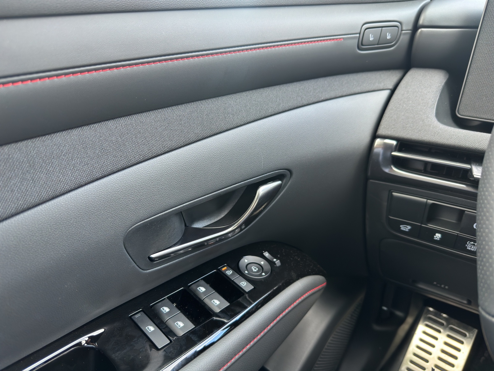 HYUNDAI Tucson 1.6 T-GDi HEV N-Line Sunroof 4WD MY26-image-11