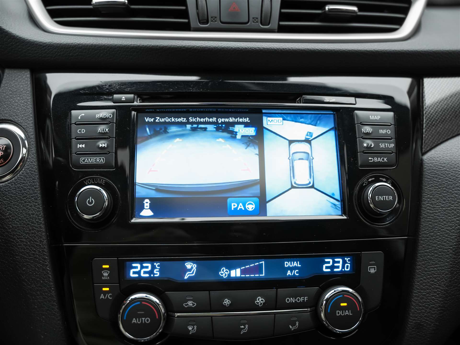 NISSAN X-Trail 2.0 dCi N-Vision 4x4 *Panorama*360° Kamera*Navigationssystem*-image-32