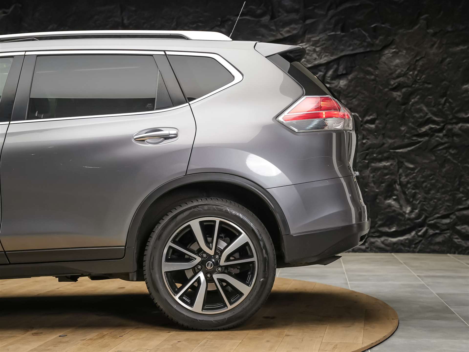 NISSAN X-Trail 2.0 dCi N-Vision 4x4 *Panorama*360° Kamera*Navigationssystem*-image-17