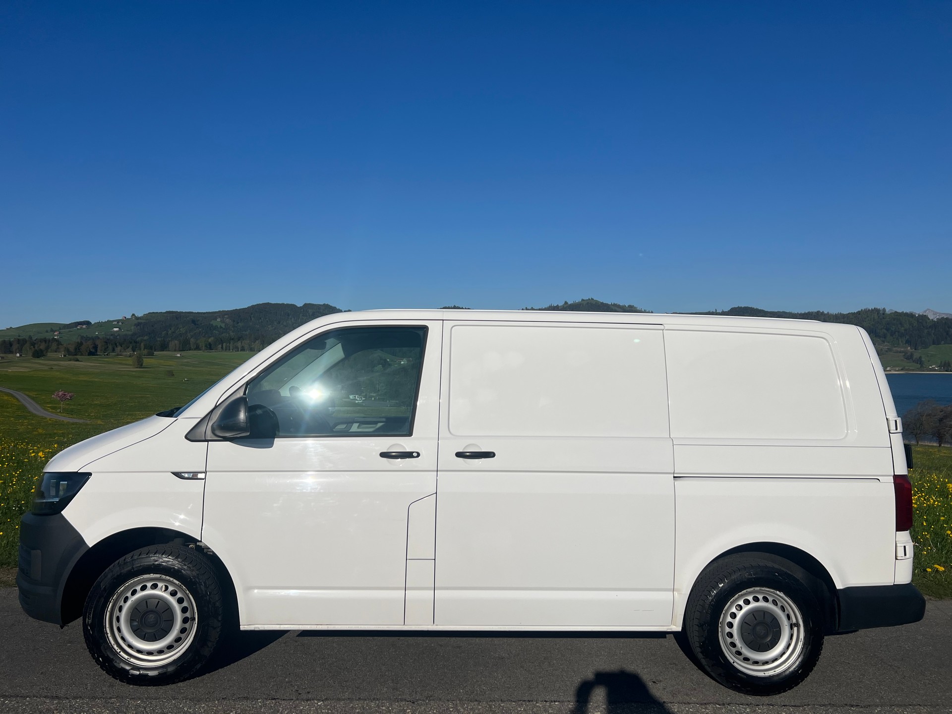 VW T6 2.0 TDI 4Motion Inkl. Innenausbau!-image-2