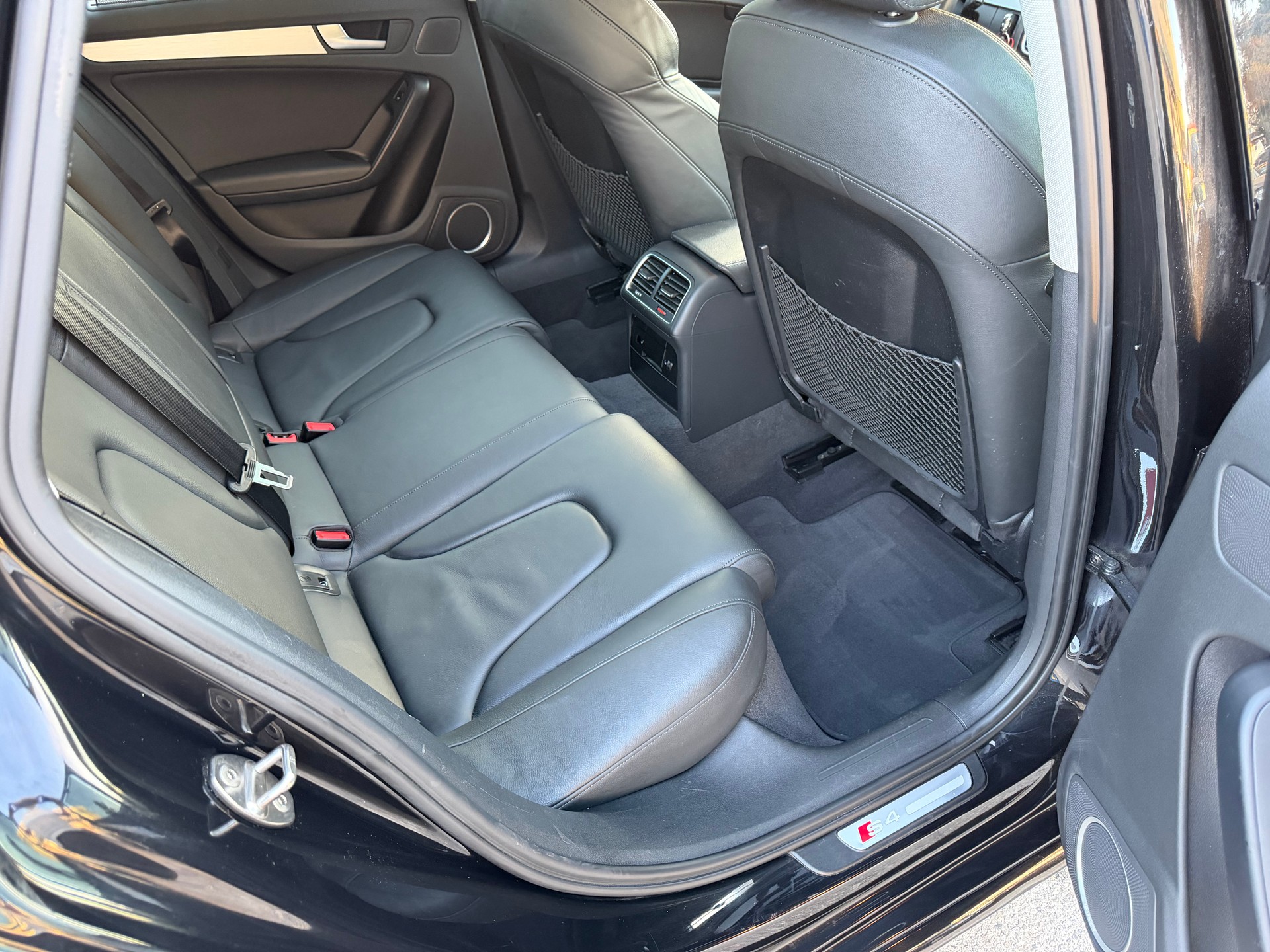 AUDI S4 Avant 3.0 TFSI quattro S-tronic-image-15