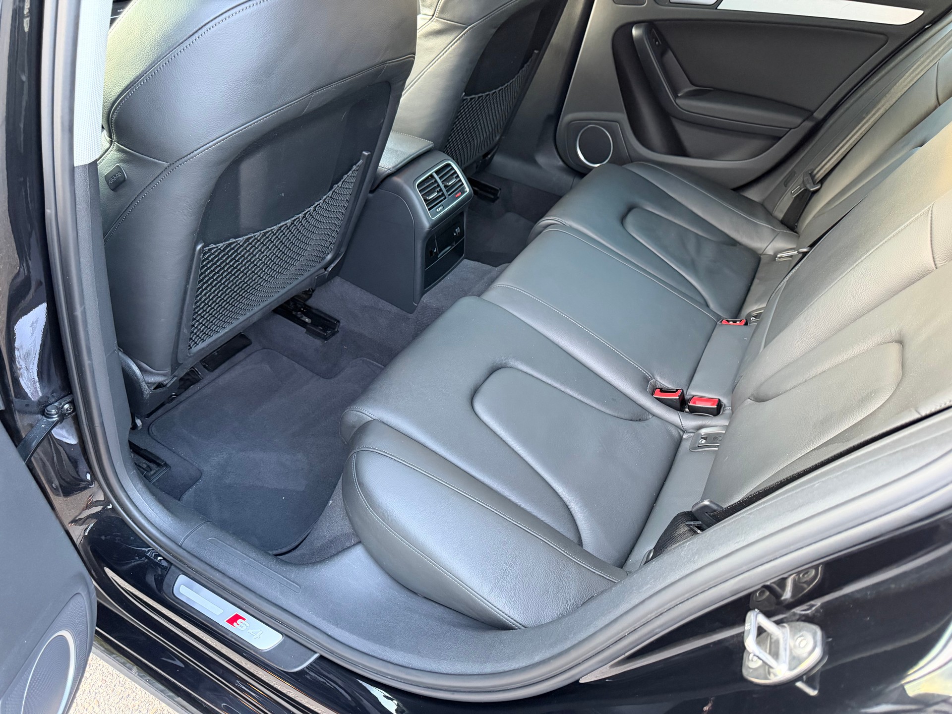 AUDI S4 Avant 3.0 TFSI quattro S-tronic-image-9