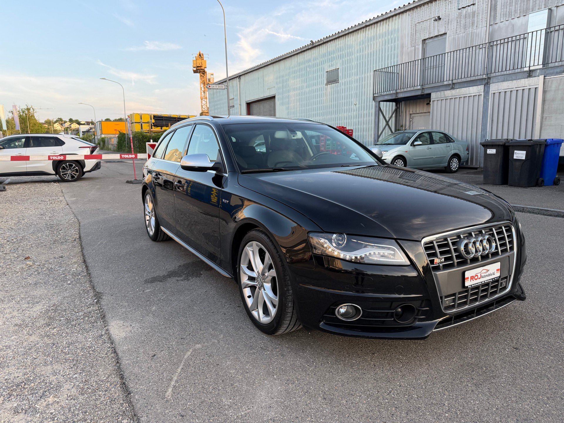 AUDI S4 Avant 3.0 TFSI quattro S-tronic-showroom-element-3