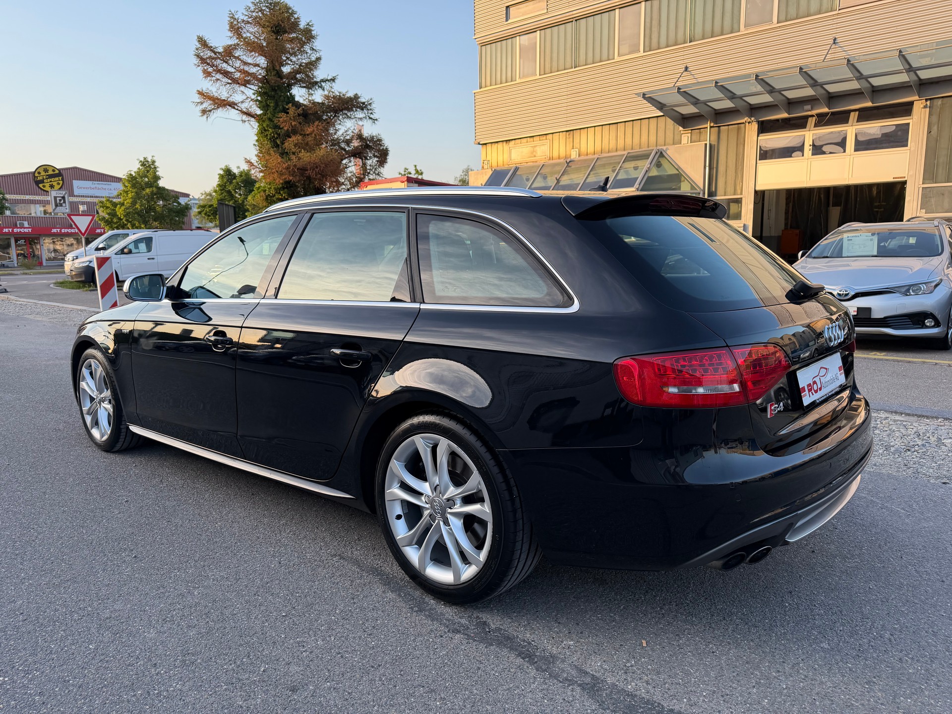 AUDI S4 Avant 3.0 TFSI quattro S-tronic-image-6