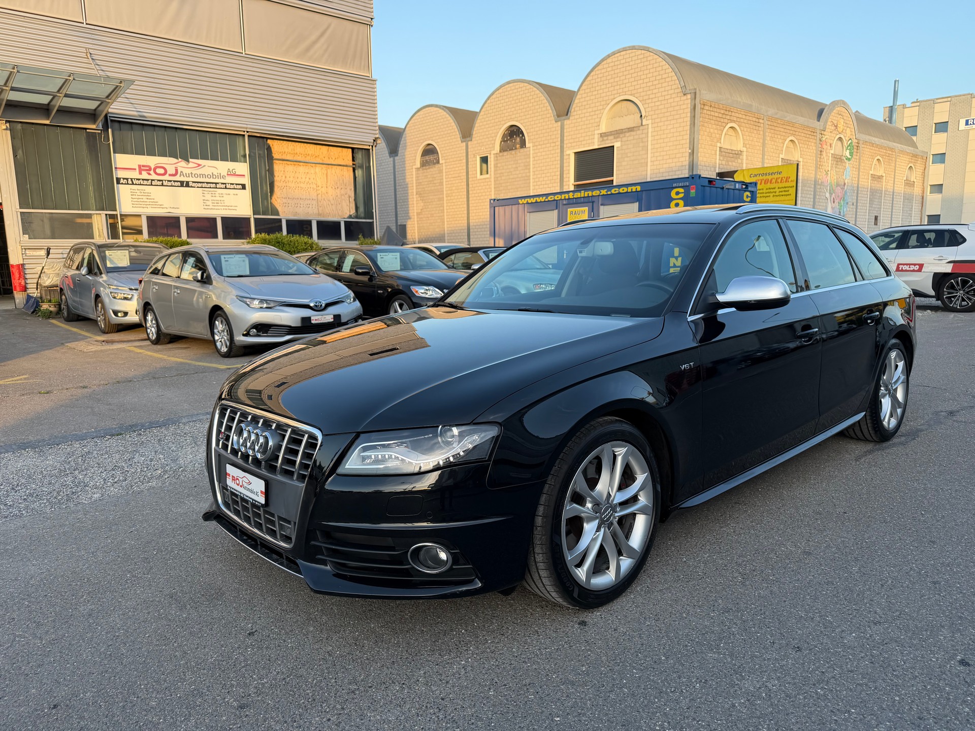 AUDI S4 Avant 3.0 TFSI quattro S-tronic-showroom-element-1