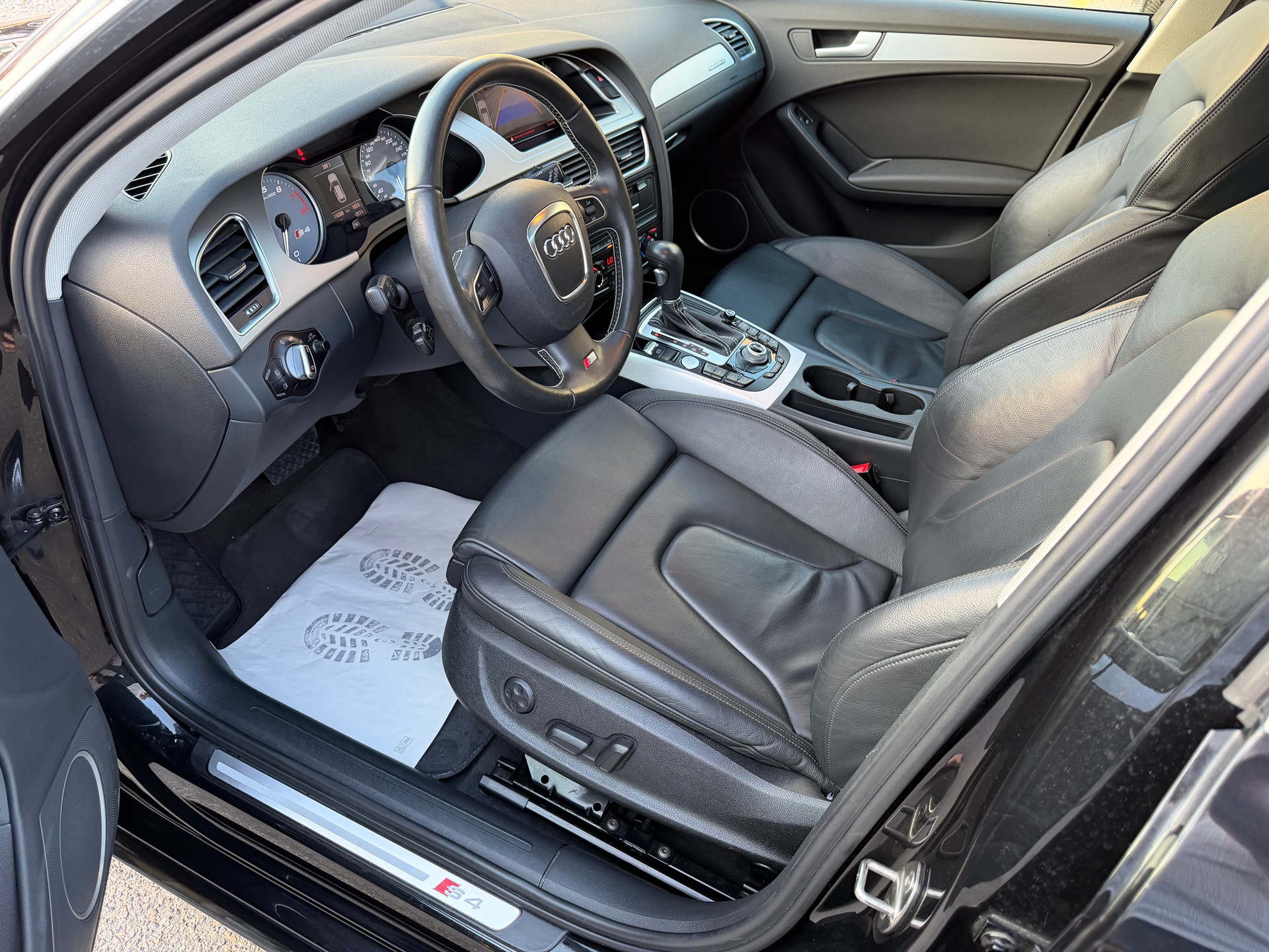 AUDI S4 Avant 3.0 TFSI quattro S-tronic-image-7
