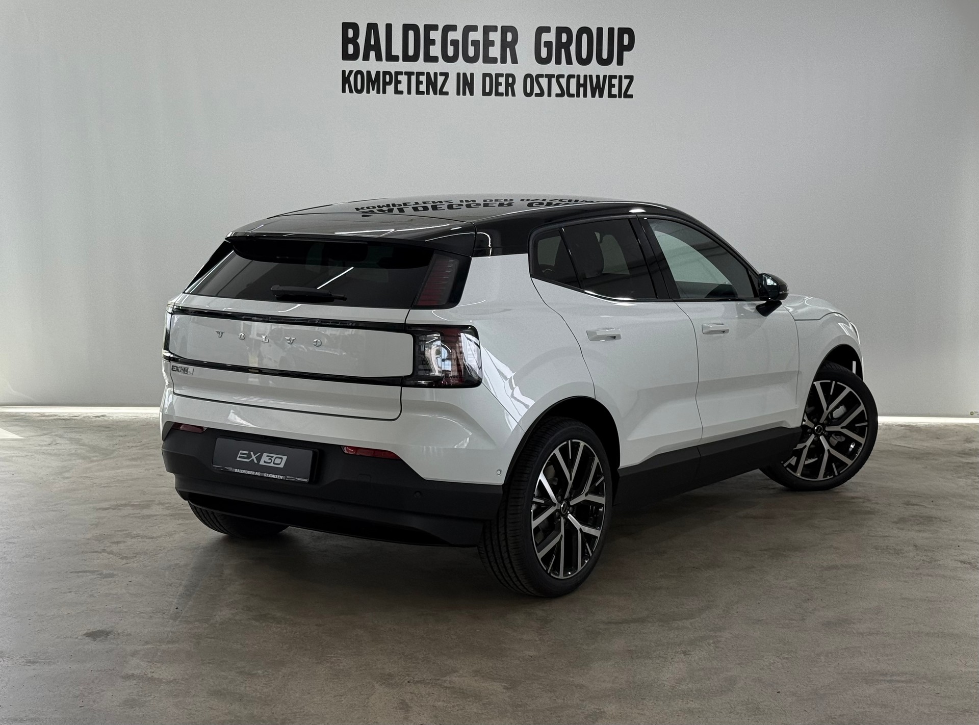 VOLVO EX 30 E60 Twin Ultra Performanc-showroom-element-2