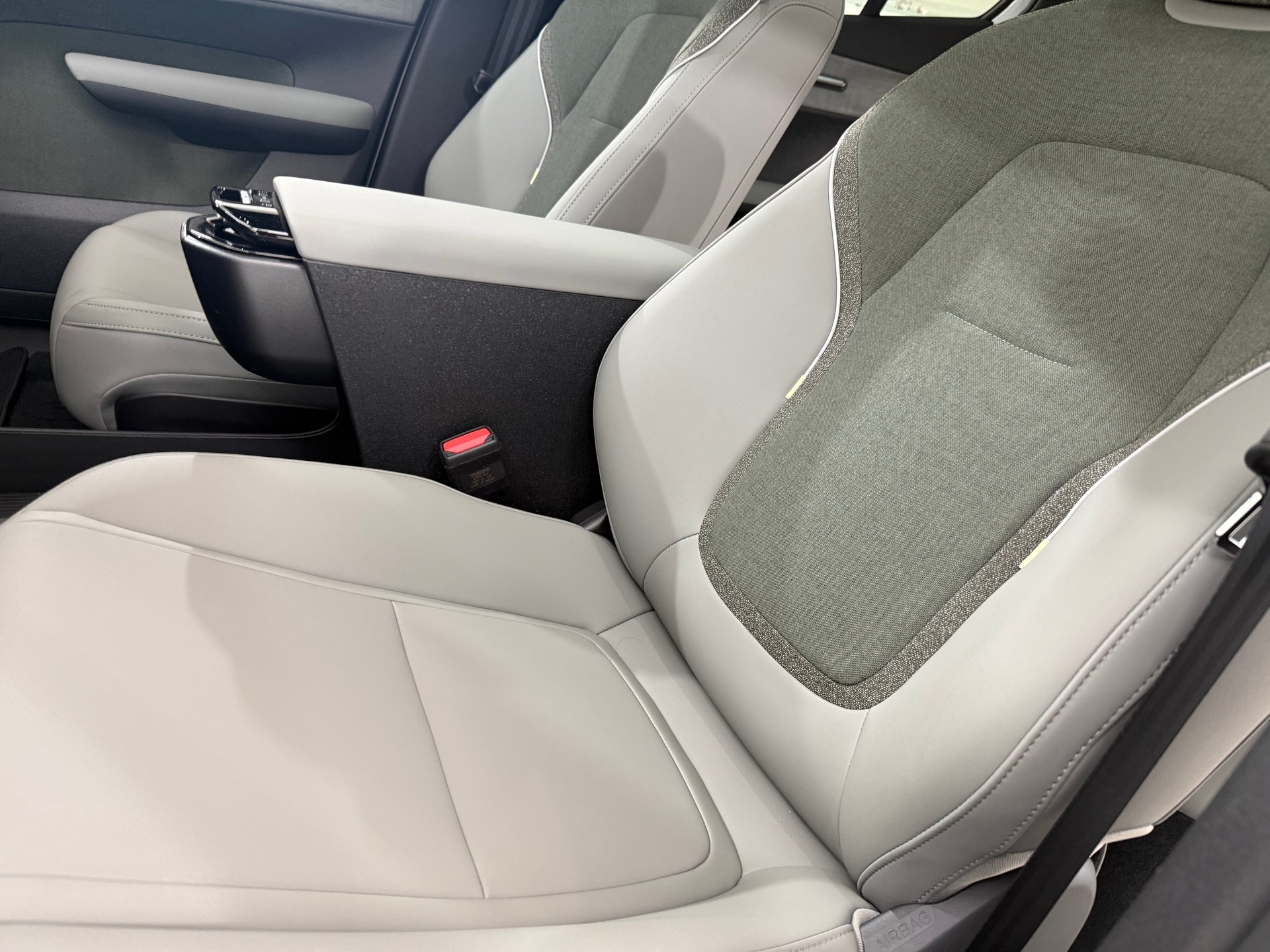 VOLVO EX 30 E60 Twin Ultra Performanc-image-5