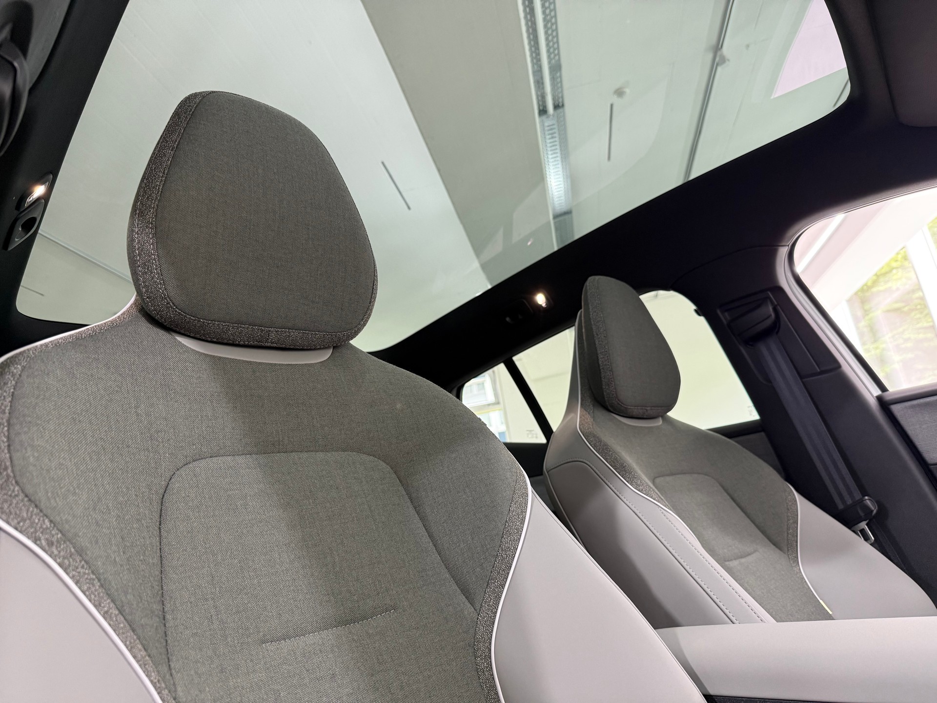 VOLVO EX 30 E60 Twin Ultra Performanc-image-11