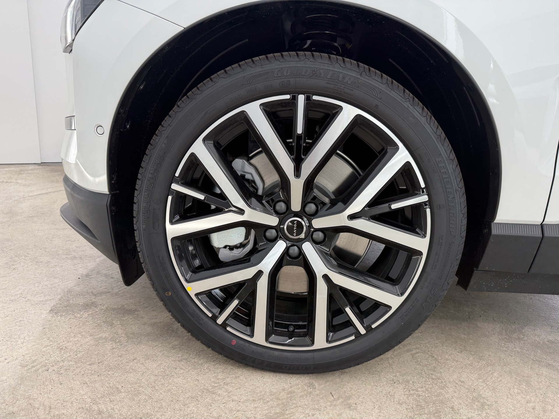 VOLVO EX 30 E60 Twin Ultra Performanc-image-7