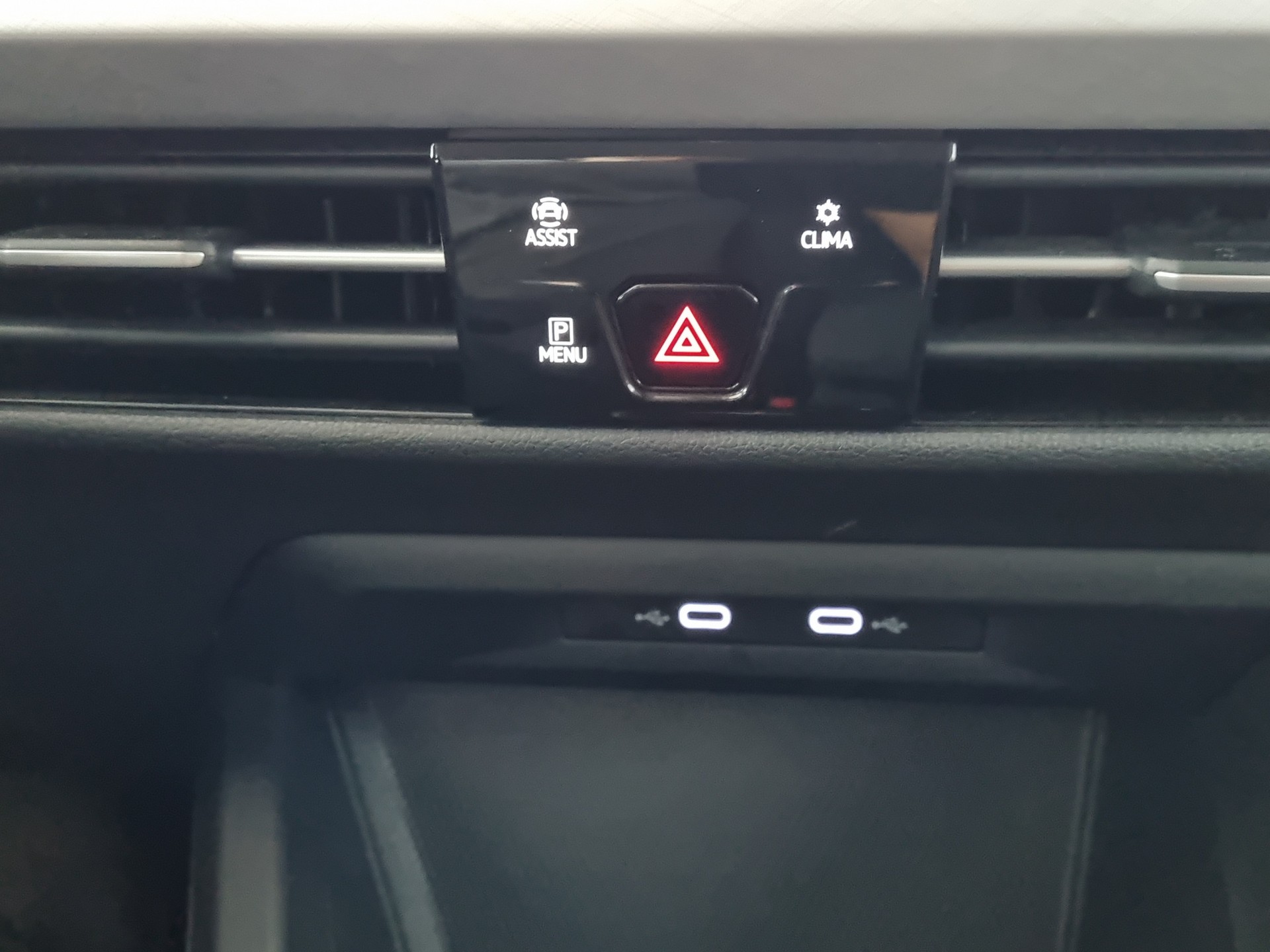 VW Golf 8 1.0 eTSI Life DSG-image-14
