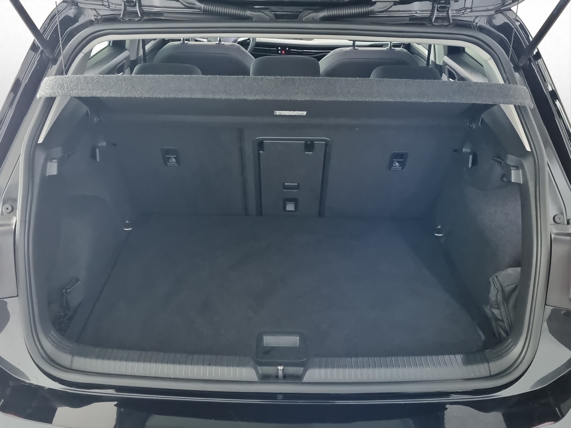VW Golf 8 1.0 eTSI Life DSG-image-15