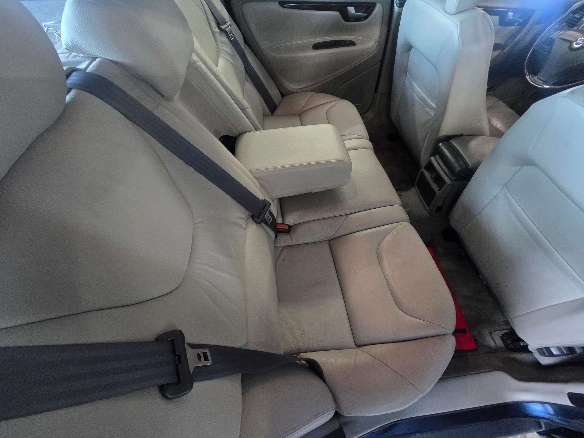 VOLVO V70 2.4-image-15