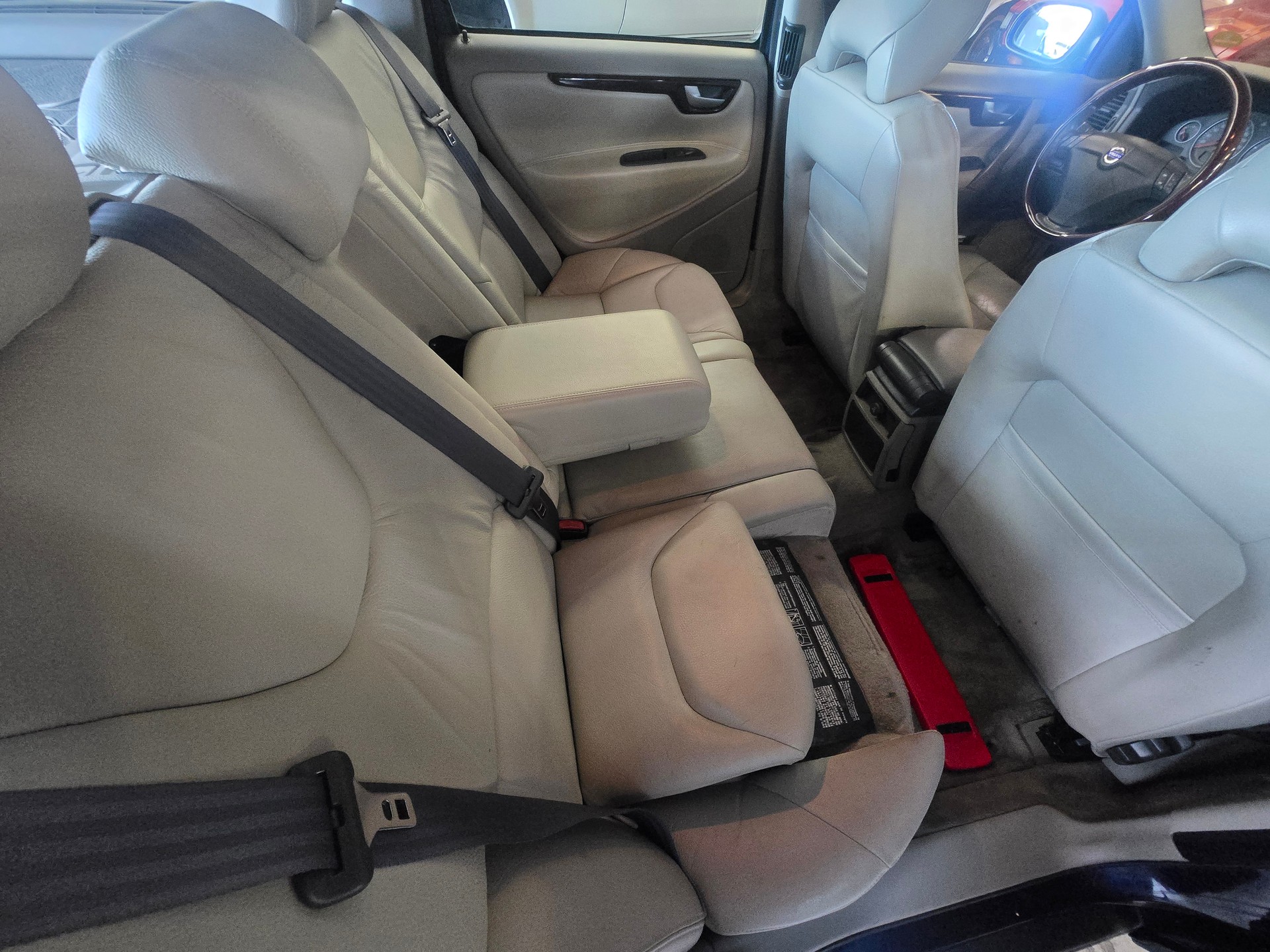VOLVO V70 2.4-image-4