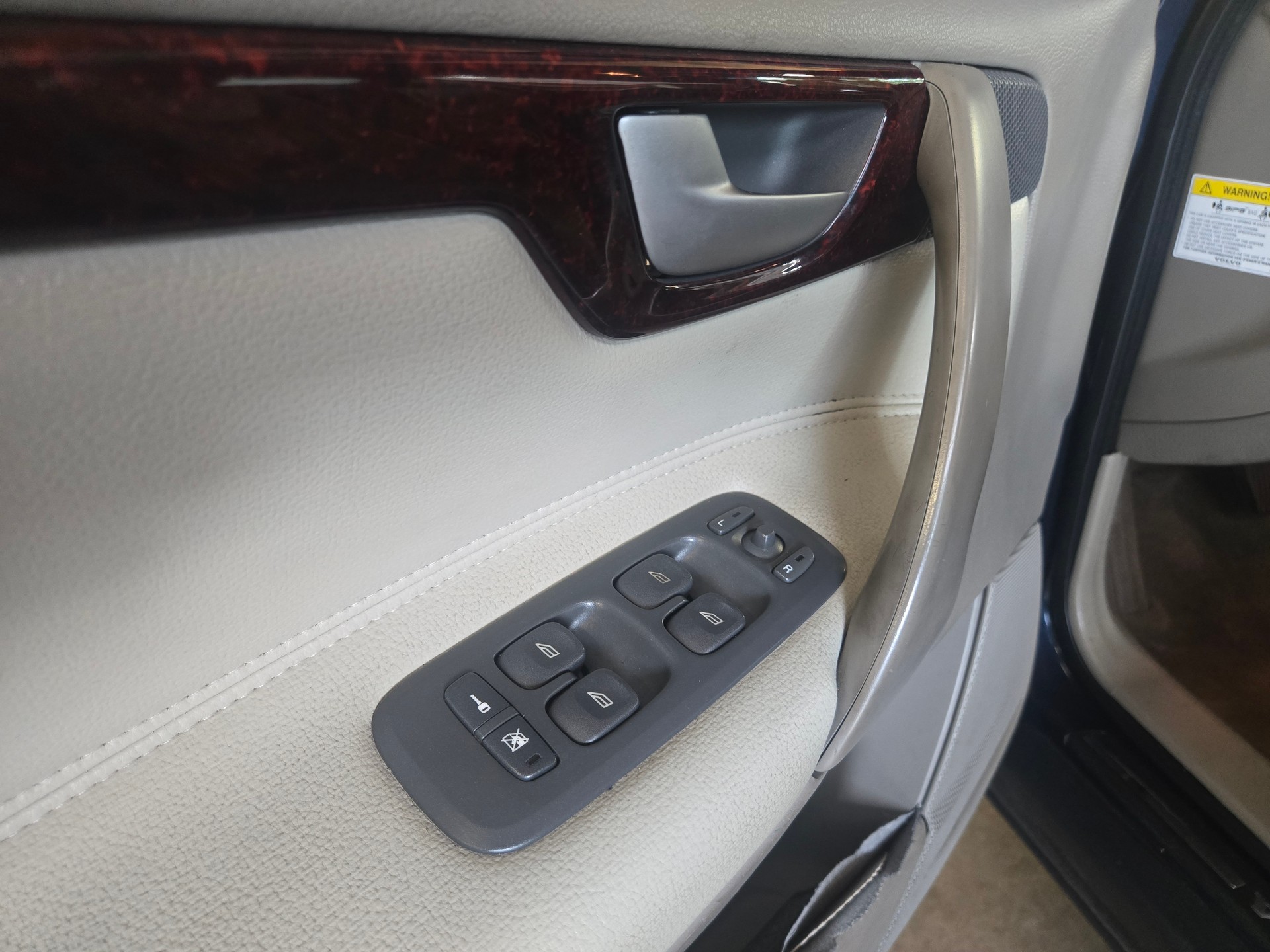 VOLVO V70 2.4-image-14