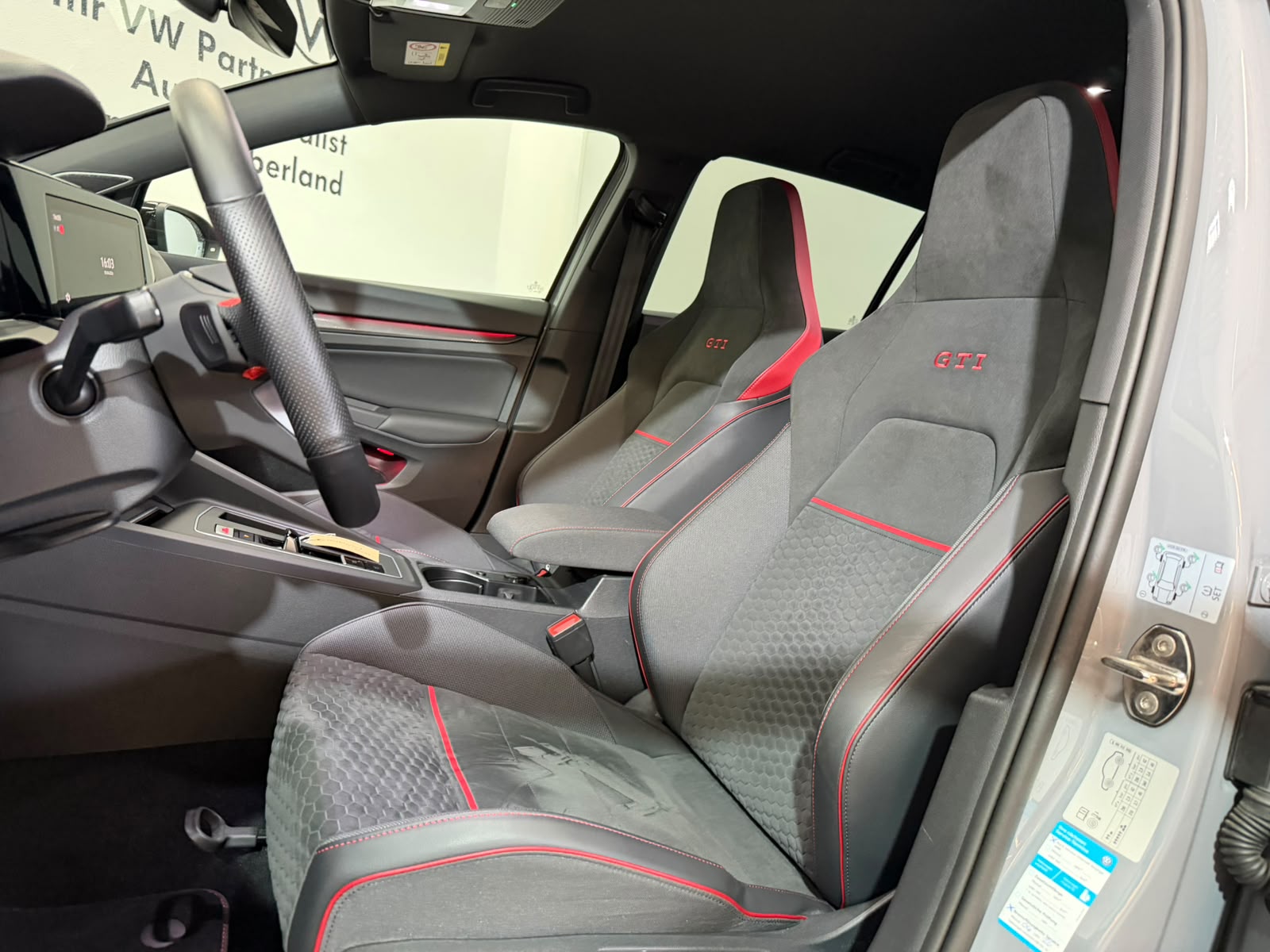 VW Golf 2.0 TSI GTI Clubsport 45 DSG-image-8