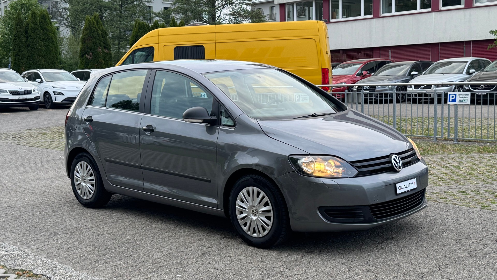 VW Golf Plus 2.0 TDI Trendline DSG-image-3