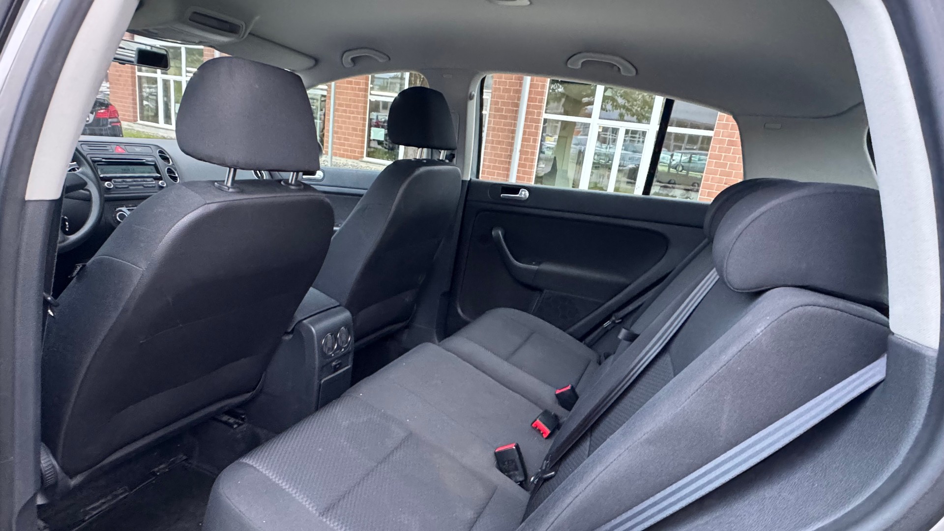 VW Golf Plus 2.0 TDI Trendline DSG-image-6