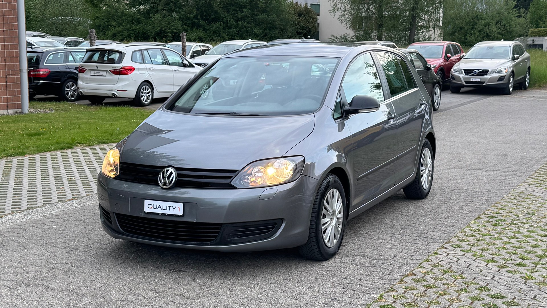 VW Golf Plus 2.0 TDI Trendline DSG-image-1