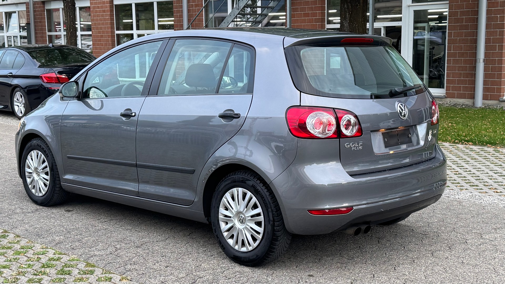 VW Golf Plus 2.0 TDI Trendline DSG-image-2
