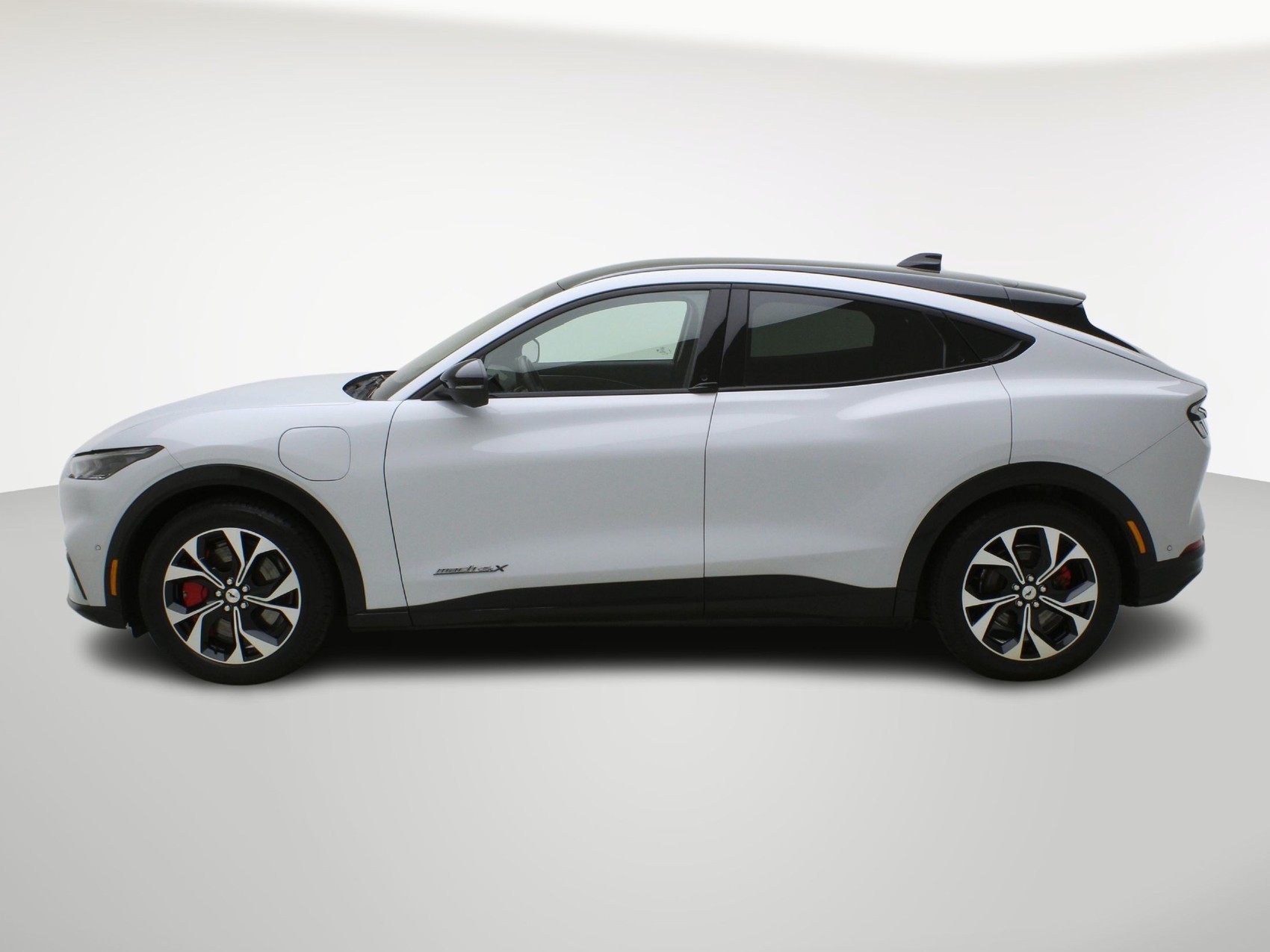 FORD Mustang Mach-E Extended AWD-showroom-element-2