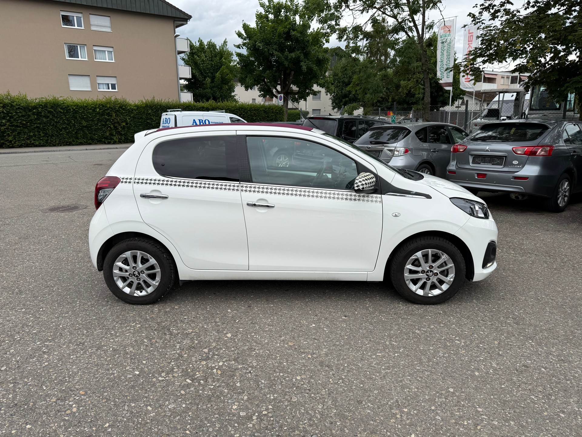 PEUGEOT 108 1.2 VTi Allure Top-showroom-element-2