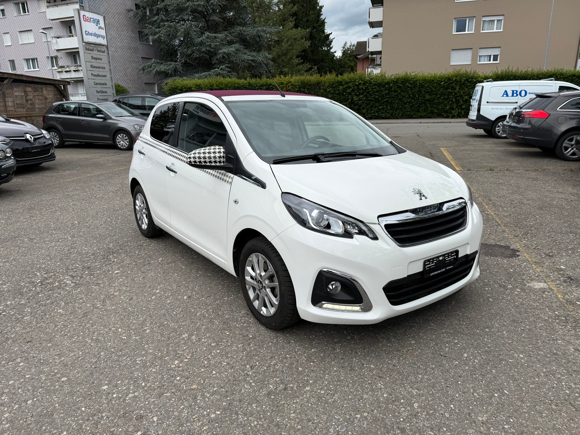 PEUGEOT 108 1.2 VTi Allure Top-showroom-element-1