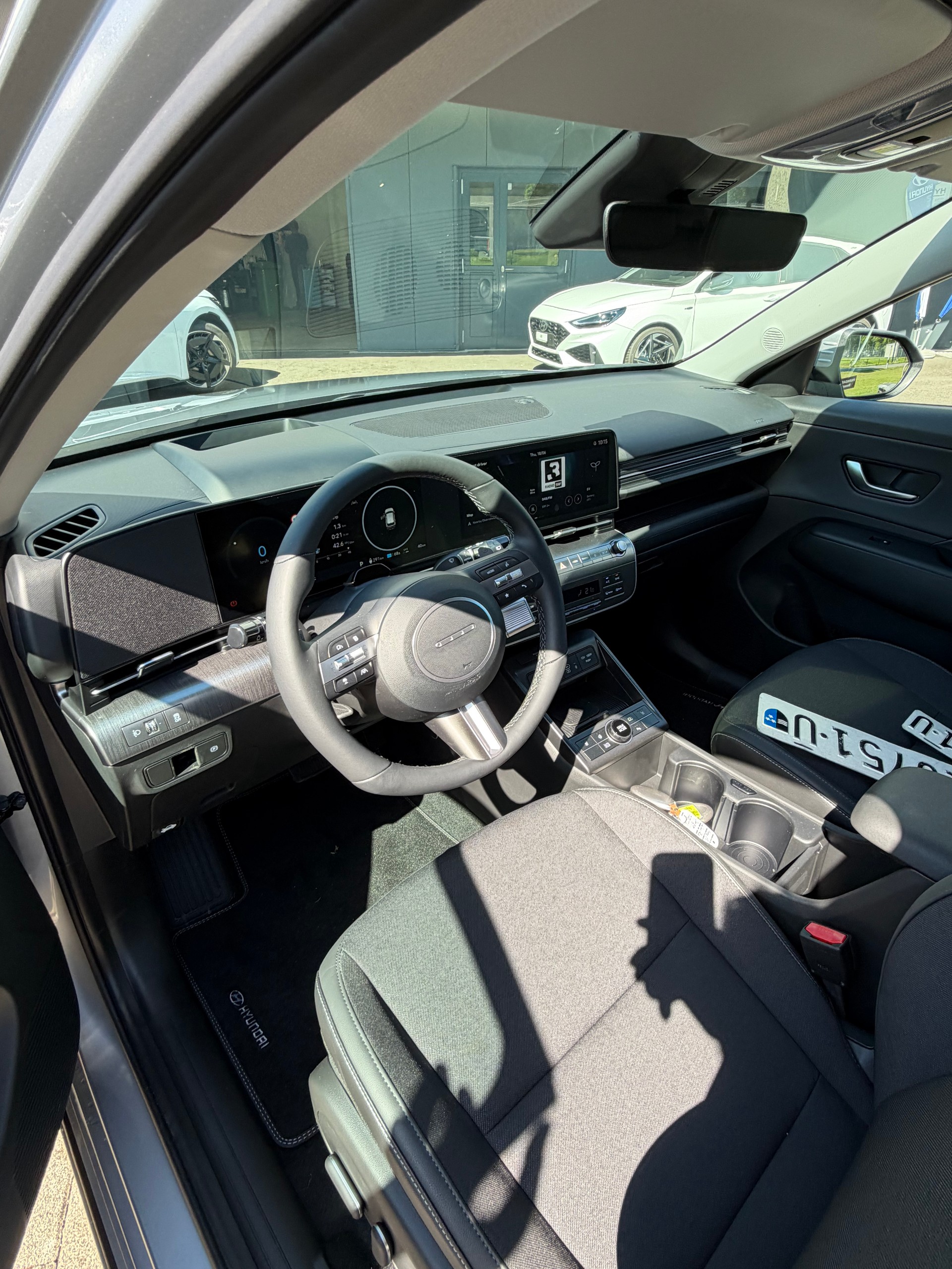 HYUNDAI Kona EV 65.4 kWh Amplia-image-6