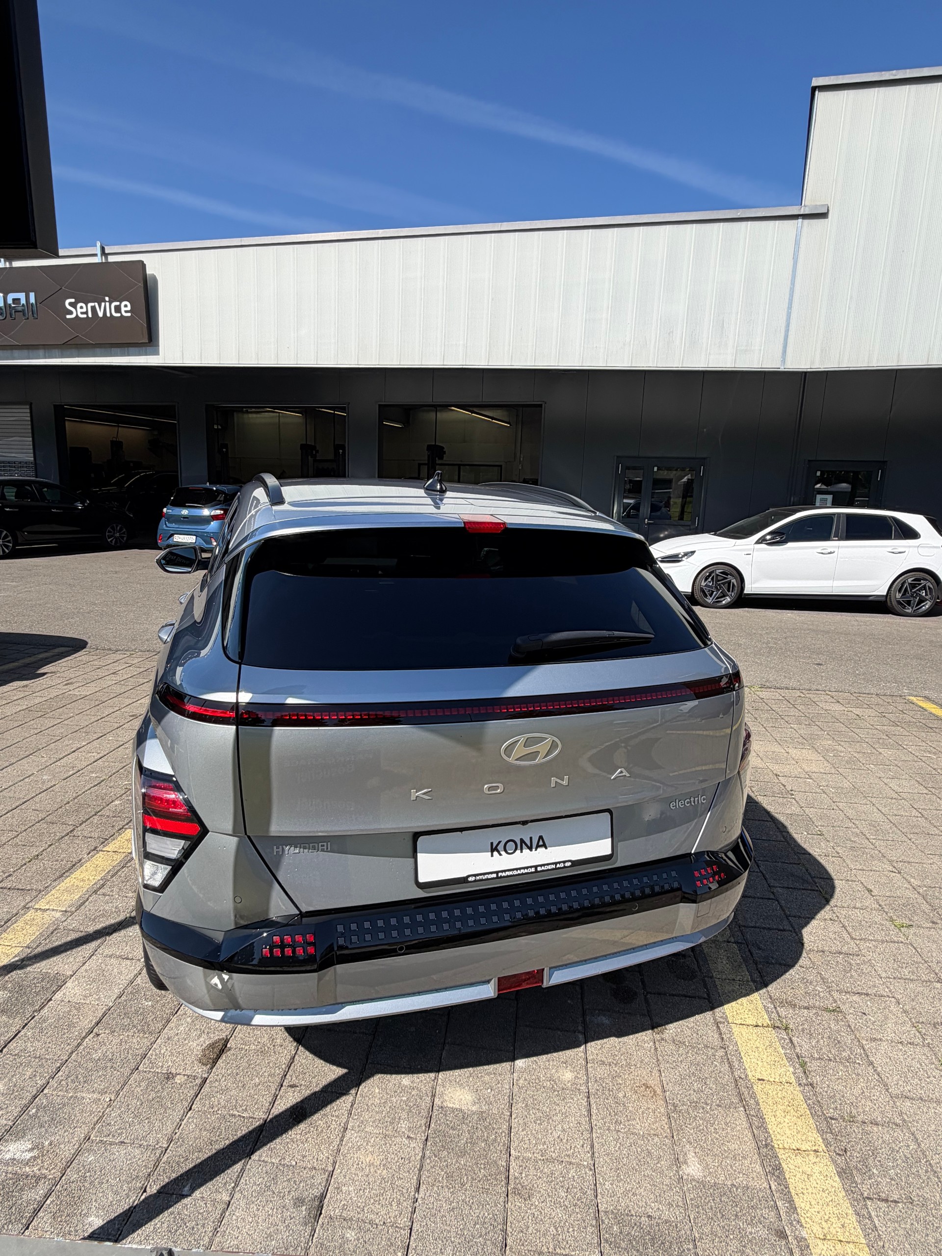 HYUNDAI Kona EV 65.4 kWh Amplia-showroom-element-3