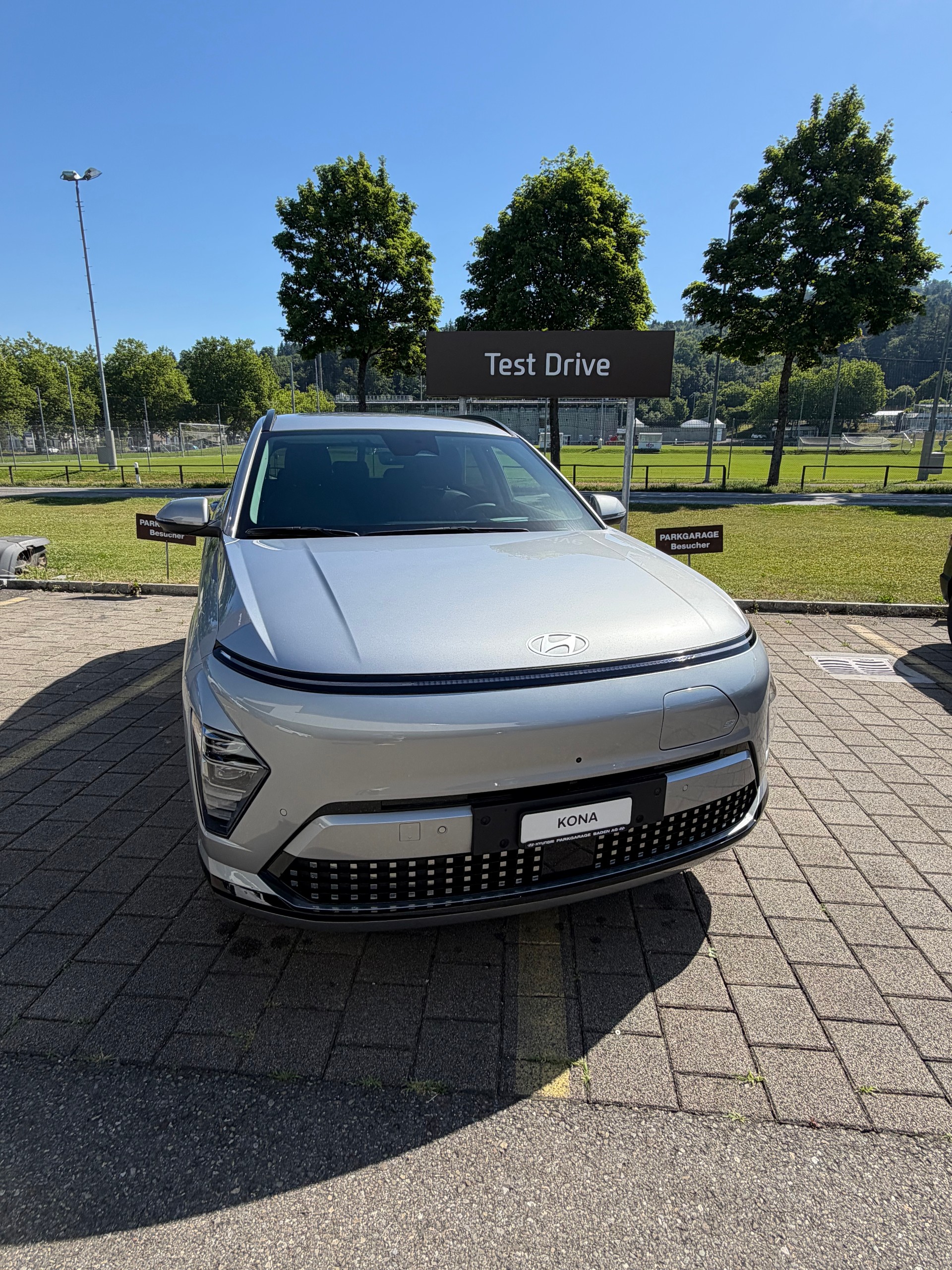 HYUNDAI Kona EV 65.4 kWh Amplia-image-5