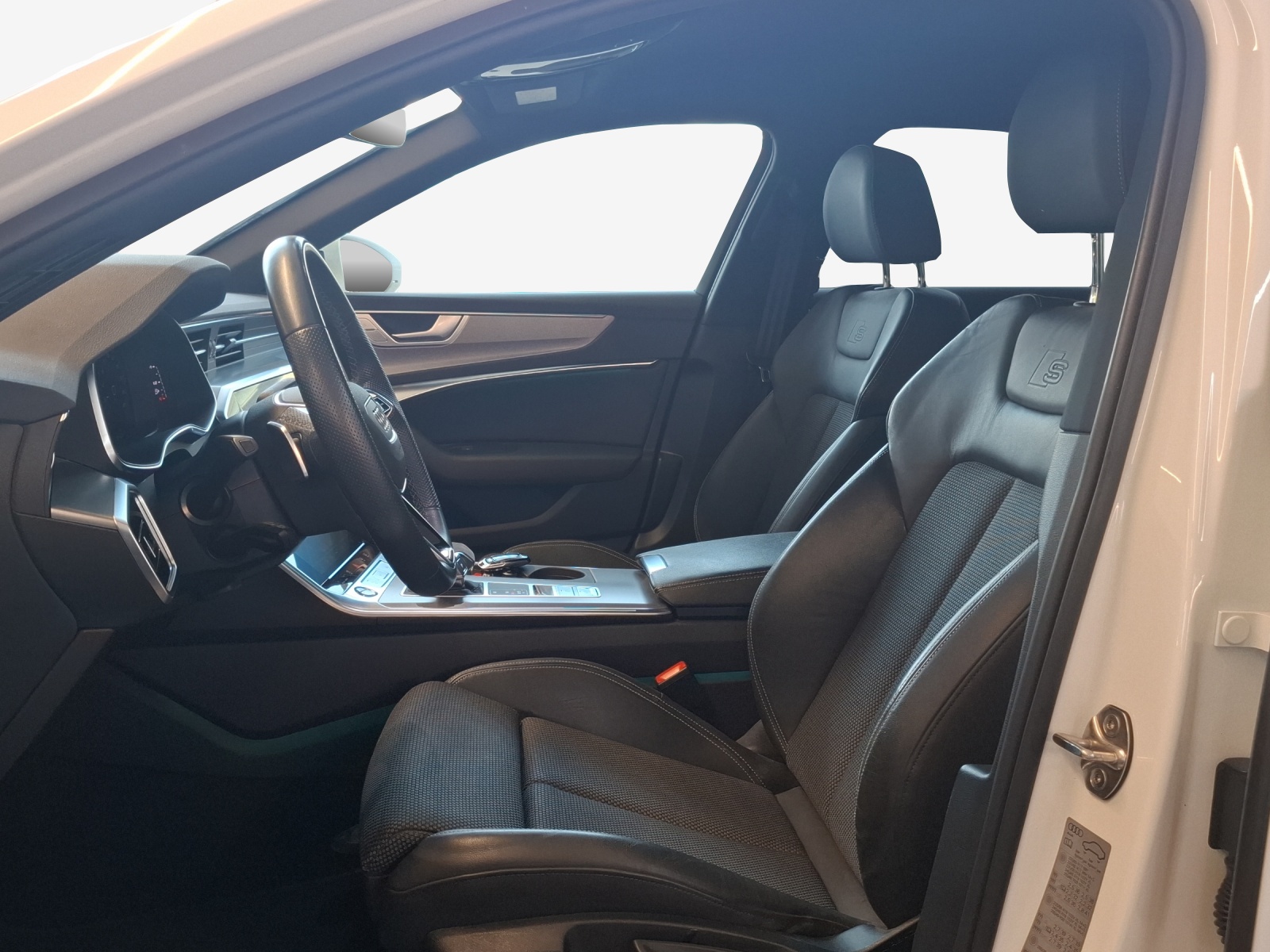 AUDI A6 Avant 40 TDI Sport Attraction quattro S-tronic-image-7