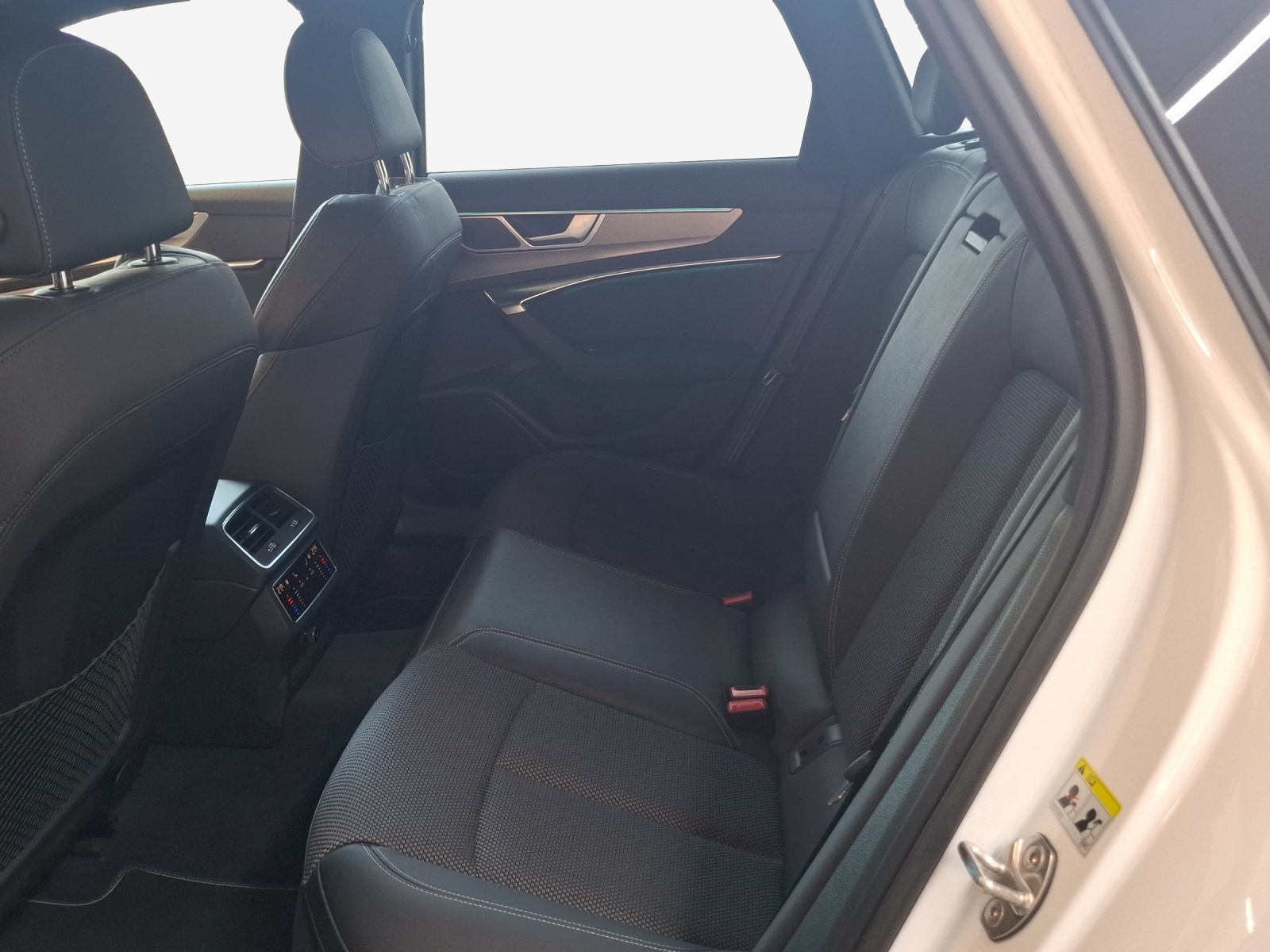 AUDI A6 Avant 40 TDI Sport Attraction quattro S-tronic-image-11