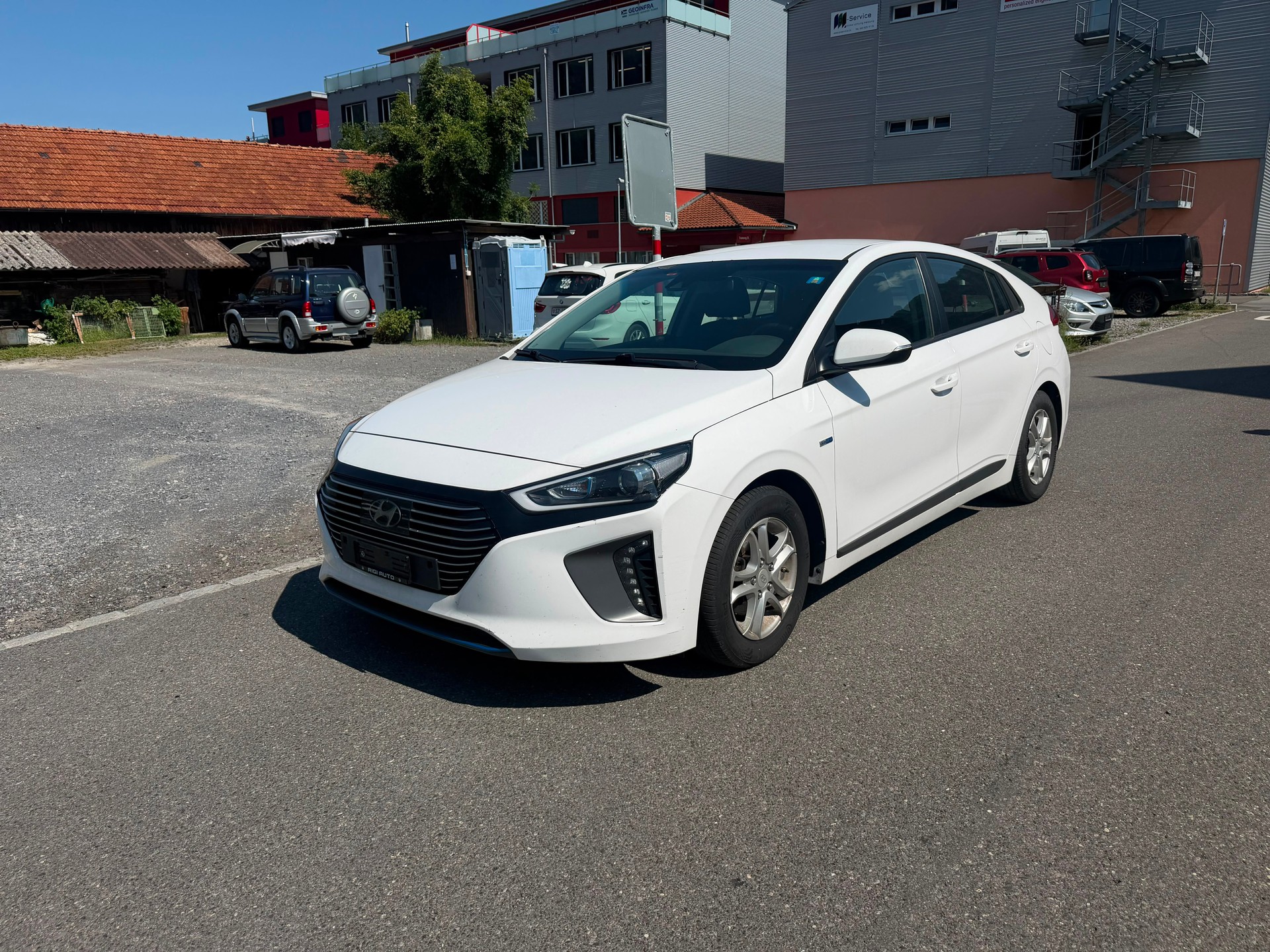 HYUNDAI Ioniq 1.6 GDi HEV Launch Plus DCT-showroom-element-1