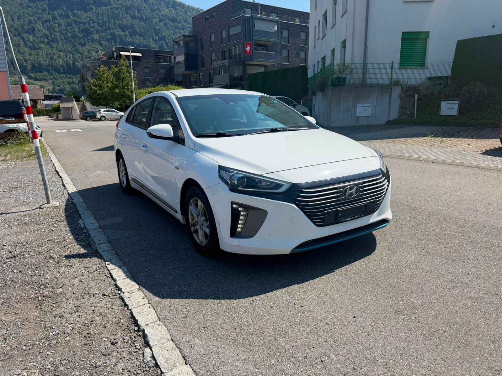 HYUNDAI Ioniq 1.6 GDi HEV Launch Plus DCT