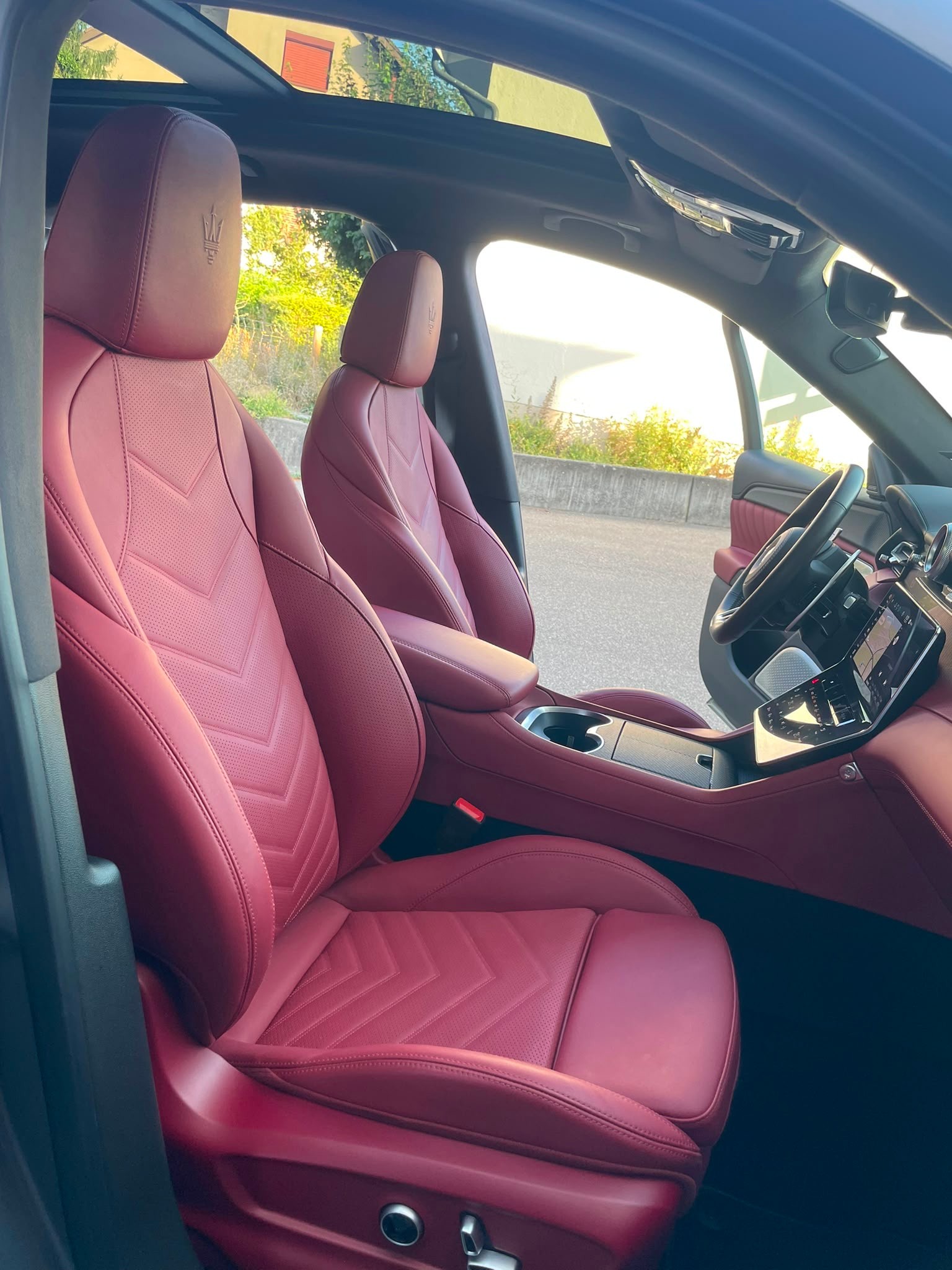 MASERATI Grecale 3.0 V6 Twin-Turbo mit 530 PS, 8-Gang-Automatik Trofeo Automatica-image-12
