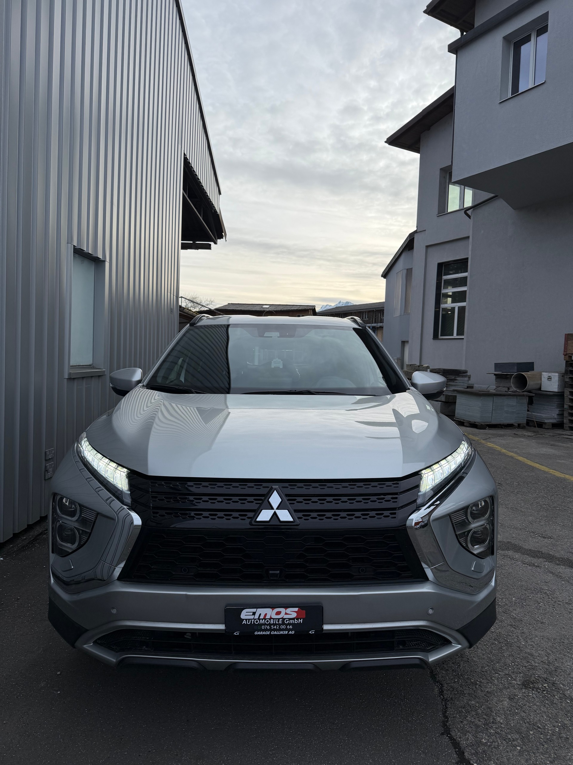 MITSUBISHI Eclipse Cross 2.4 PHEV Instyle 4WD ** Frisch MFK ** Anhängerkupplung 1500**-image-1