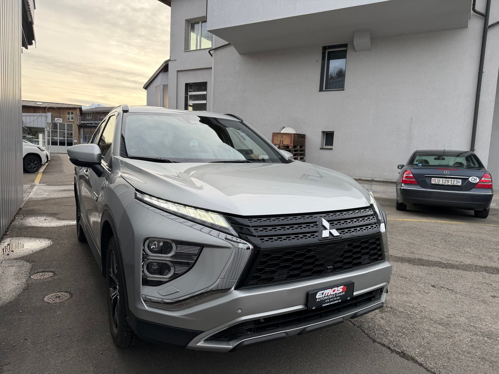 MITSUBISHI Eclipse Cross 2.4 PHEV Instyle 4WD ** Frisch MFK ** Anhängerkupplung 1500**-image-2