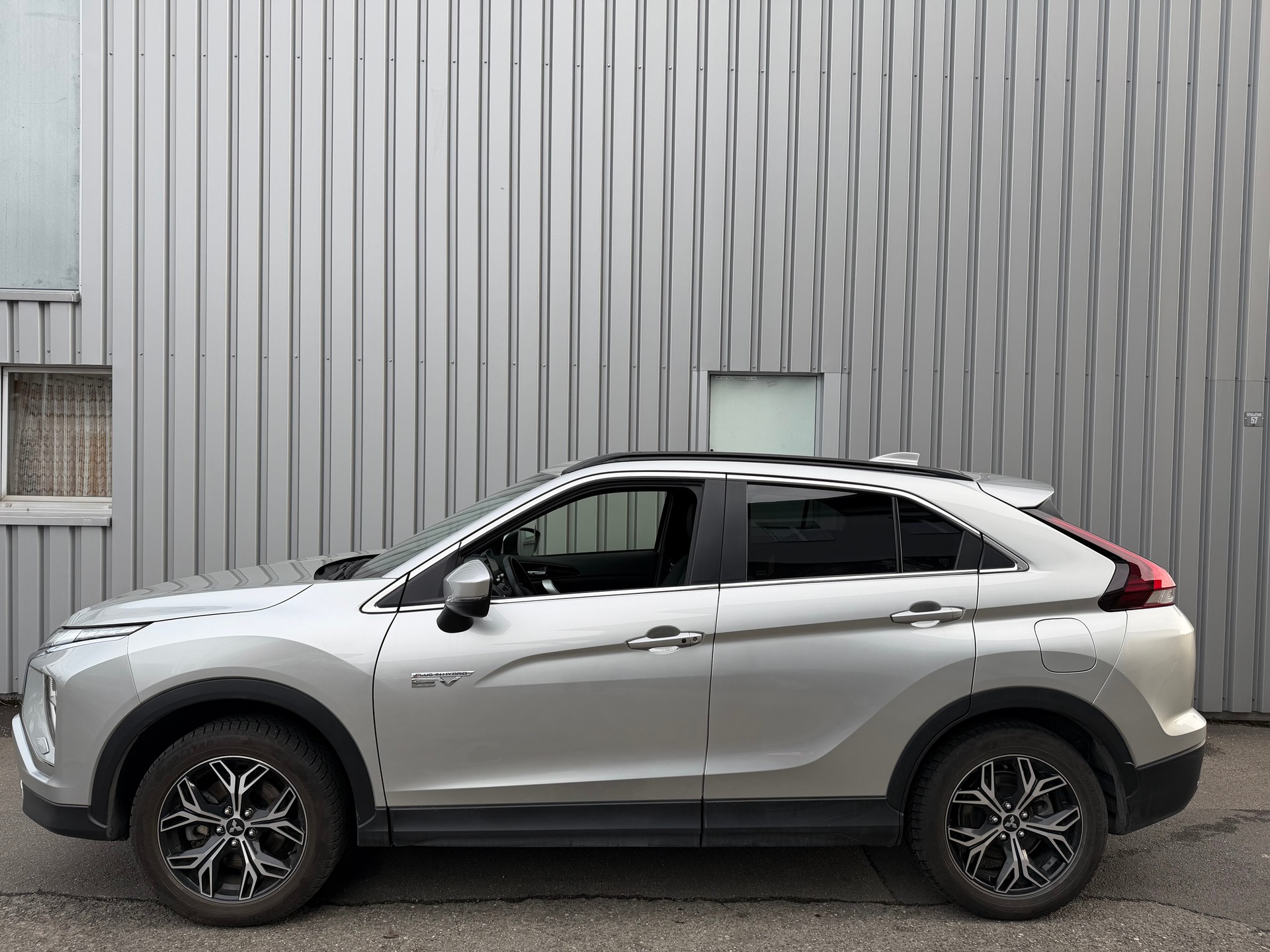MITSUBISHI Eclipse Cross 2.4 PHEV Instyle 4WD ** Frisch MFK ** Anhängerkupplung 1500**-image-3