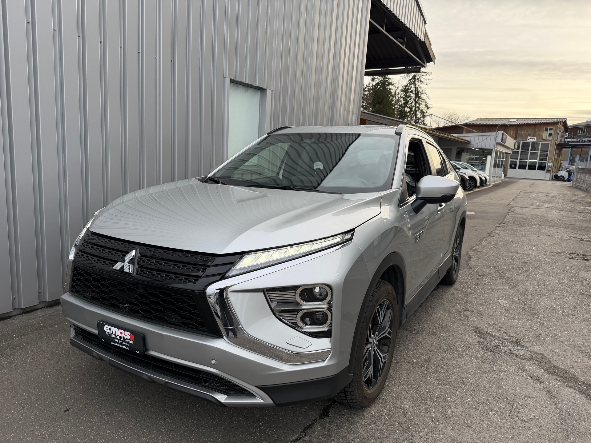 MITSUBISHI Eclipse Cross 2.4 PHEV Instyle 4WD ** Frisch MFK ** Anhängerkupplung 1500**