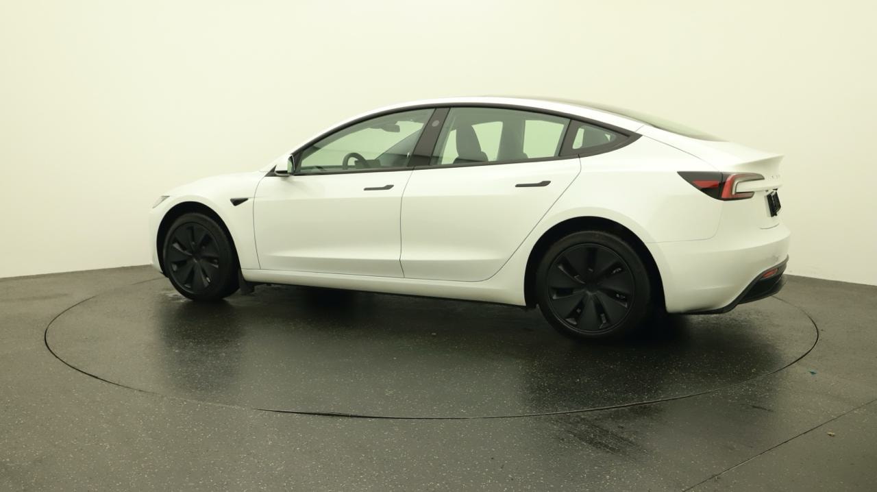 TESLA Model 3 Long Range RWD-showroom-element-2