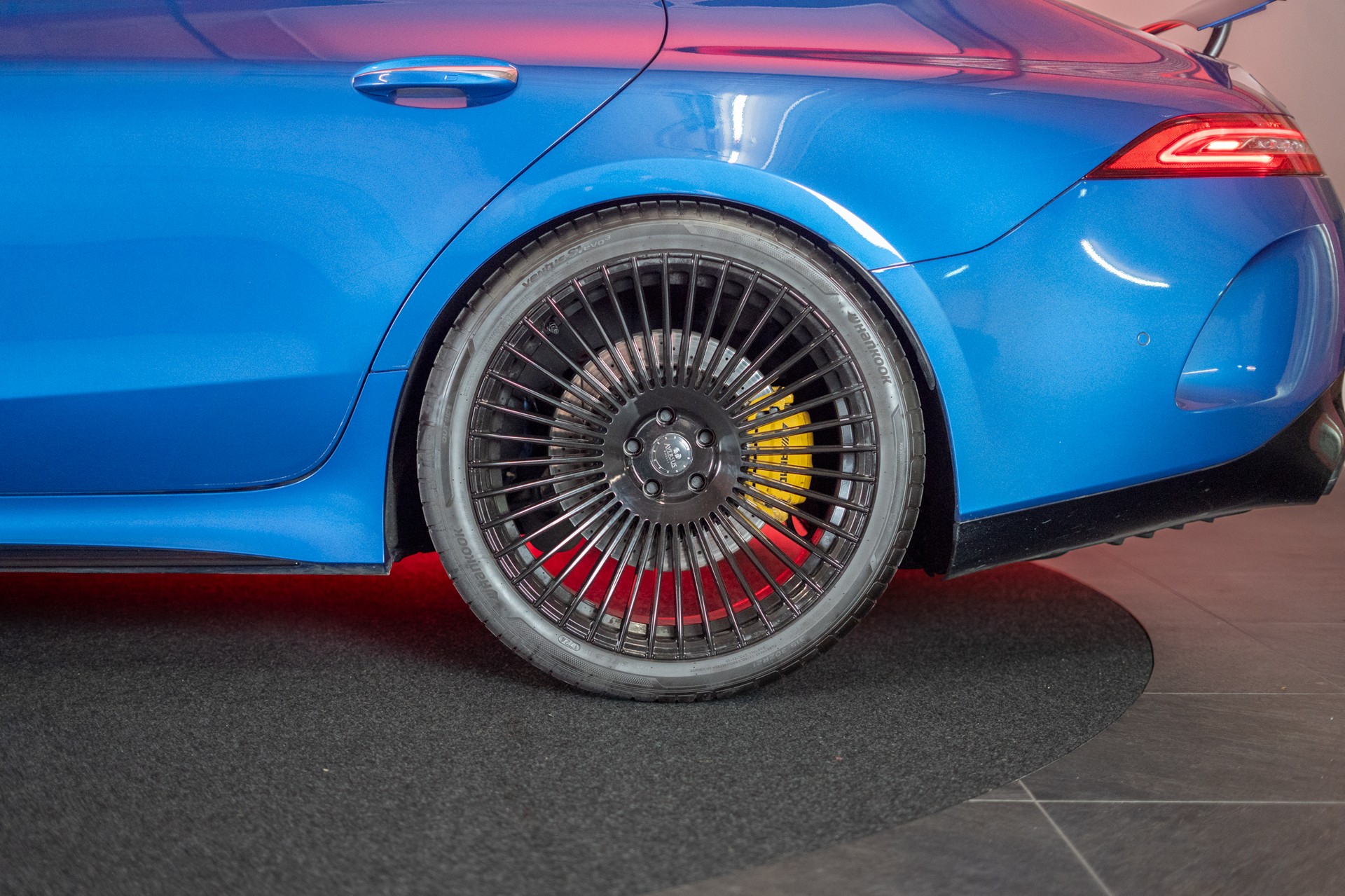 MERCEDES-BENZ AMG GT 63 S 4matic+ / 21" Aversus / Sportsitze / Burmester-image-32