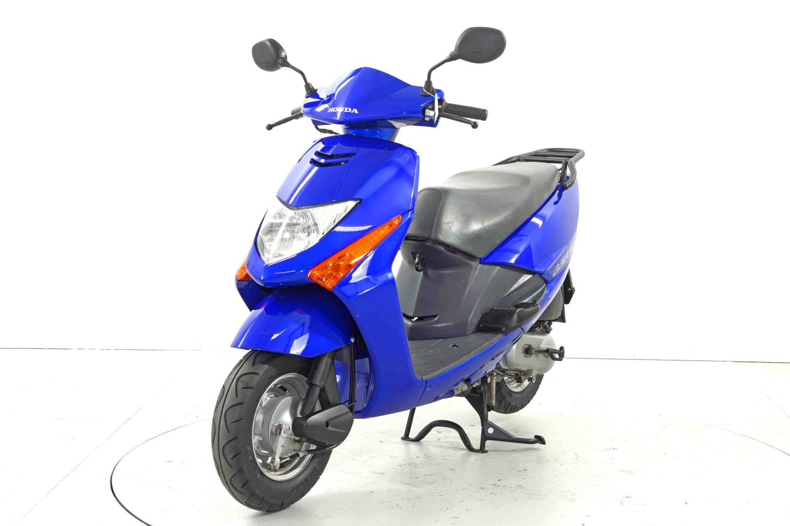 HONDA SCV 100 Lead-showroom-element-2