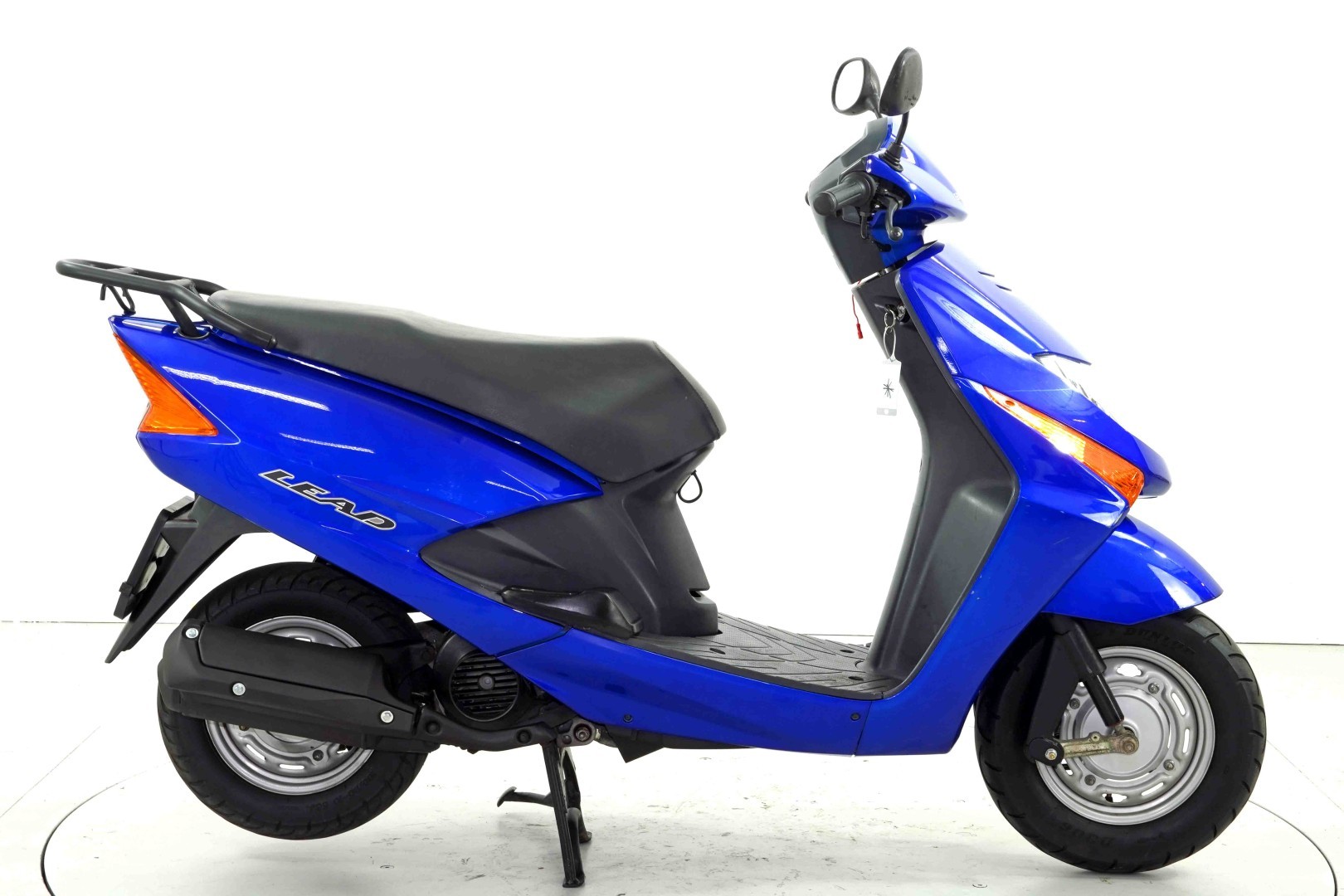 HONDA SCV 100 Lead-showroom-element-3