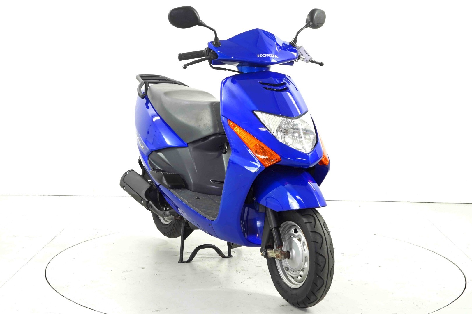 HONDA SCV 100 Lead-showroom-element-1