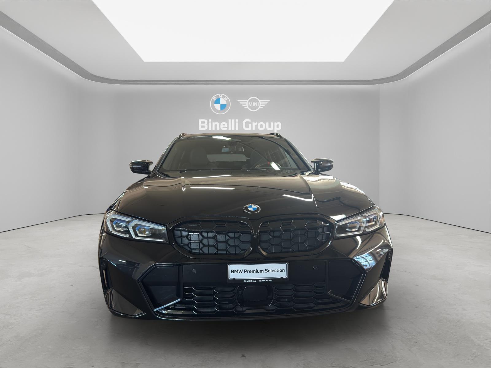 BMW M340i xDrive Touring-showroom-element-1