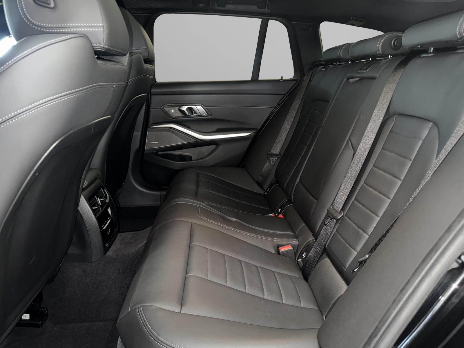 BMW M340i xDrive Touring-image-8