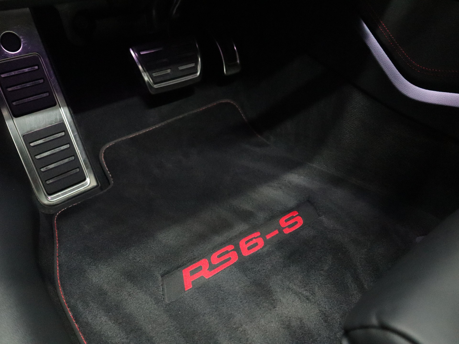 AUDI RS6-S ABT 4.0 TFSI V8 quattro - CH-Fahrzeug - Dynamik Paket PLUS - Carbon Paket - Panorama - Keramik - Standheizung - 700 PS-image-11