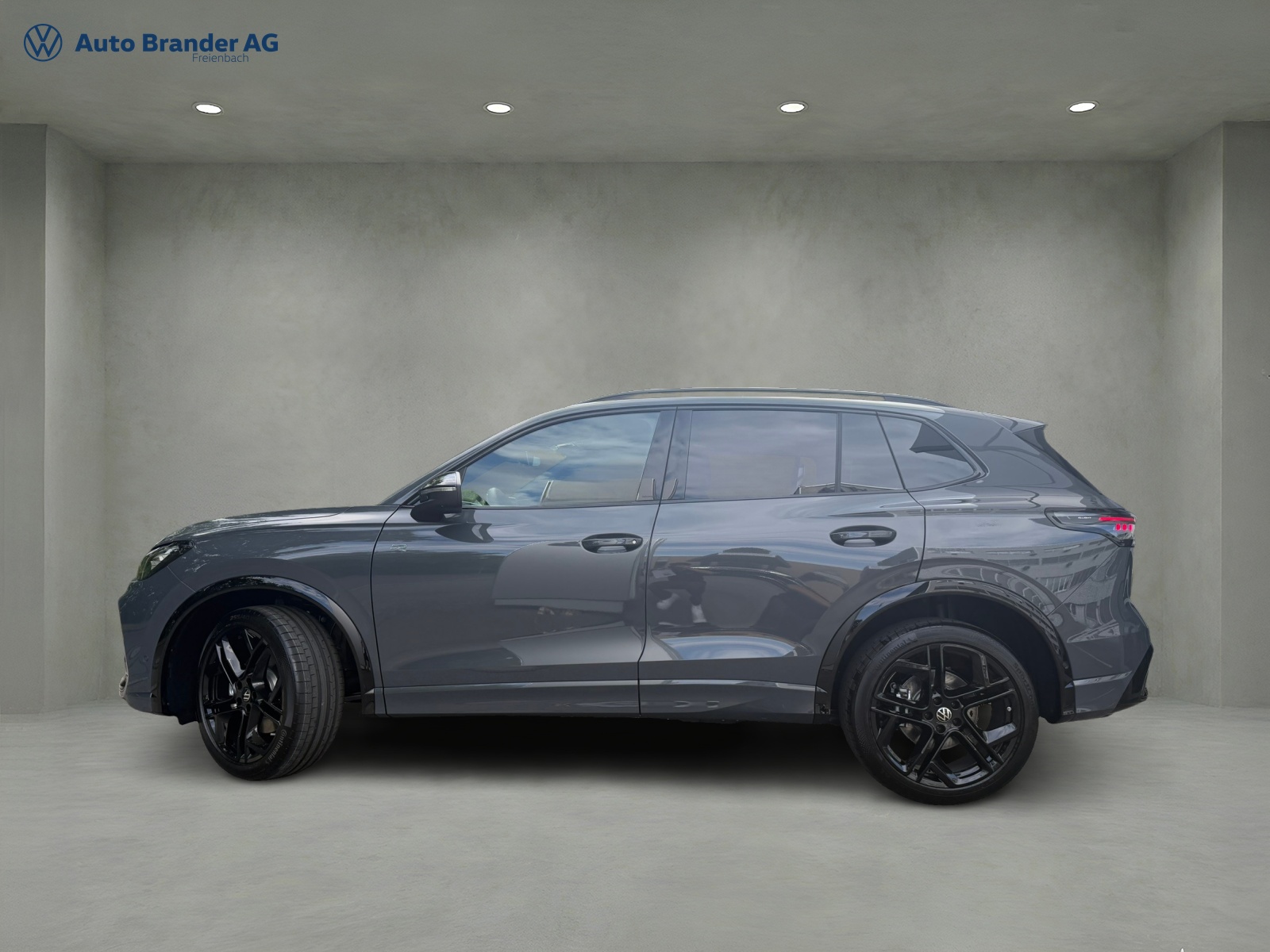 VW Tiguan 2.0 TSI DSG R-Line Plus 4Motion-showroom-element-3