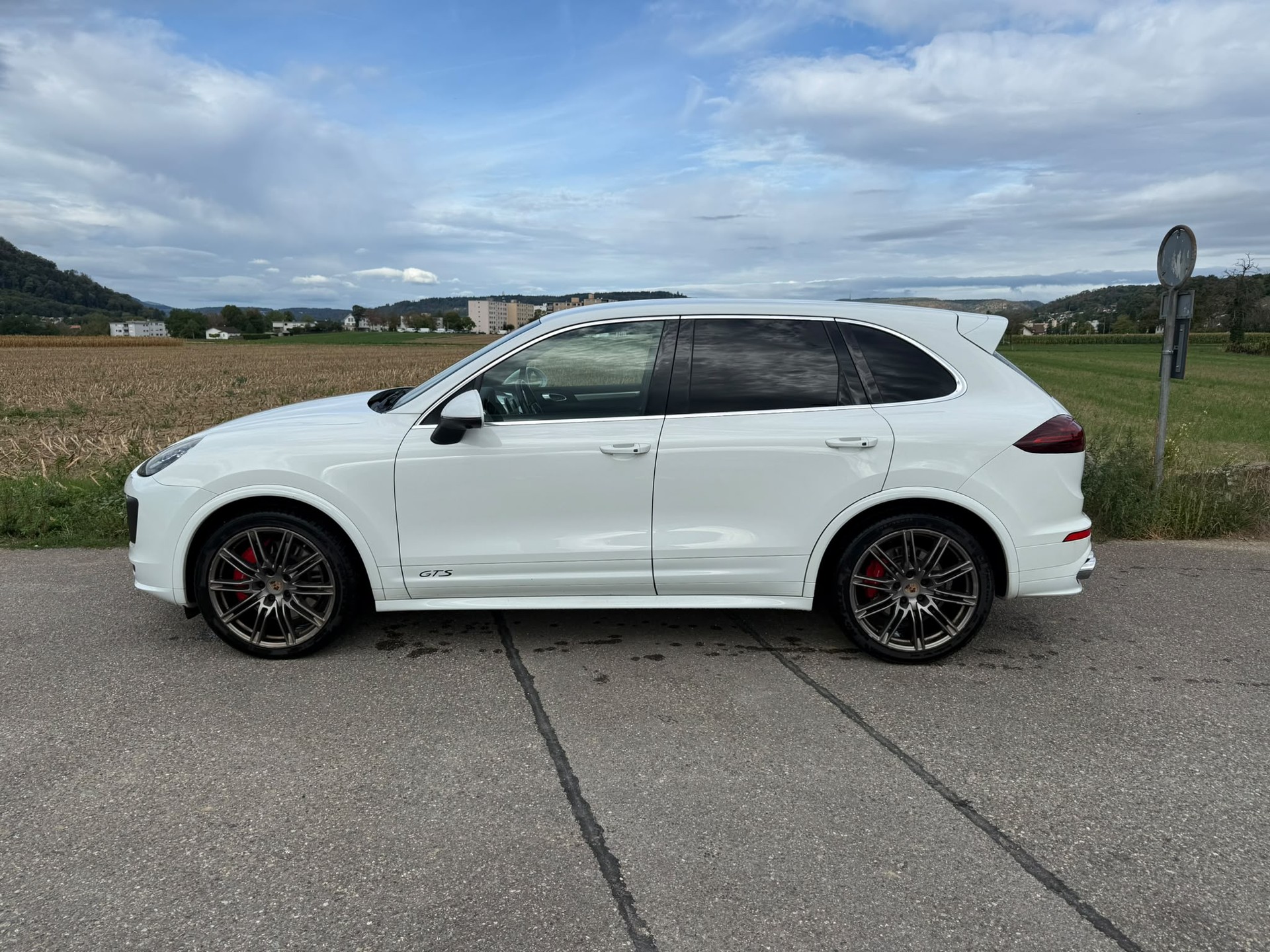 PORSCHE Cayenne GTS-image-1