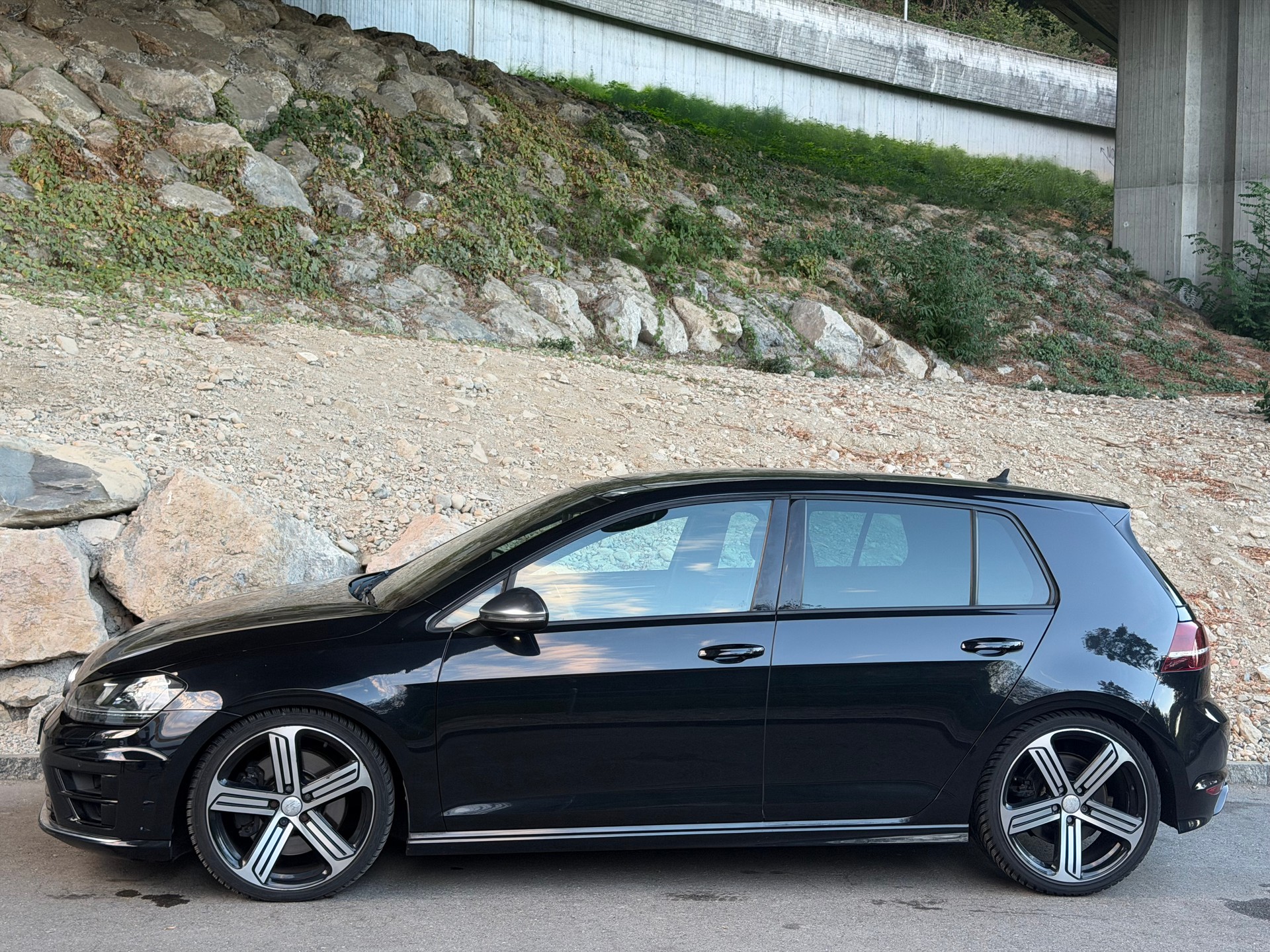 VW Golf 2.0 TSI R 4Motion DSG-image-2